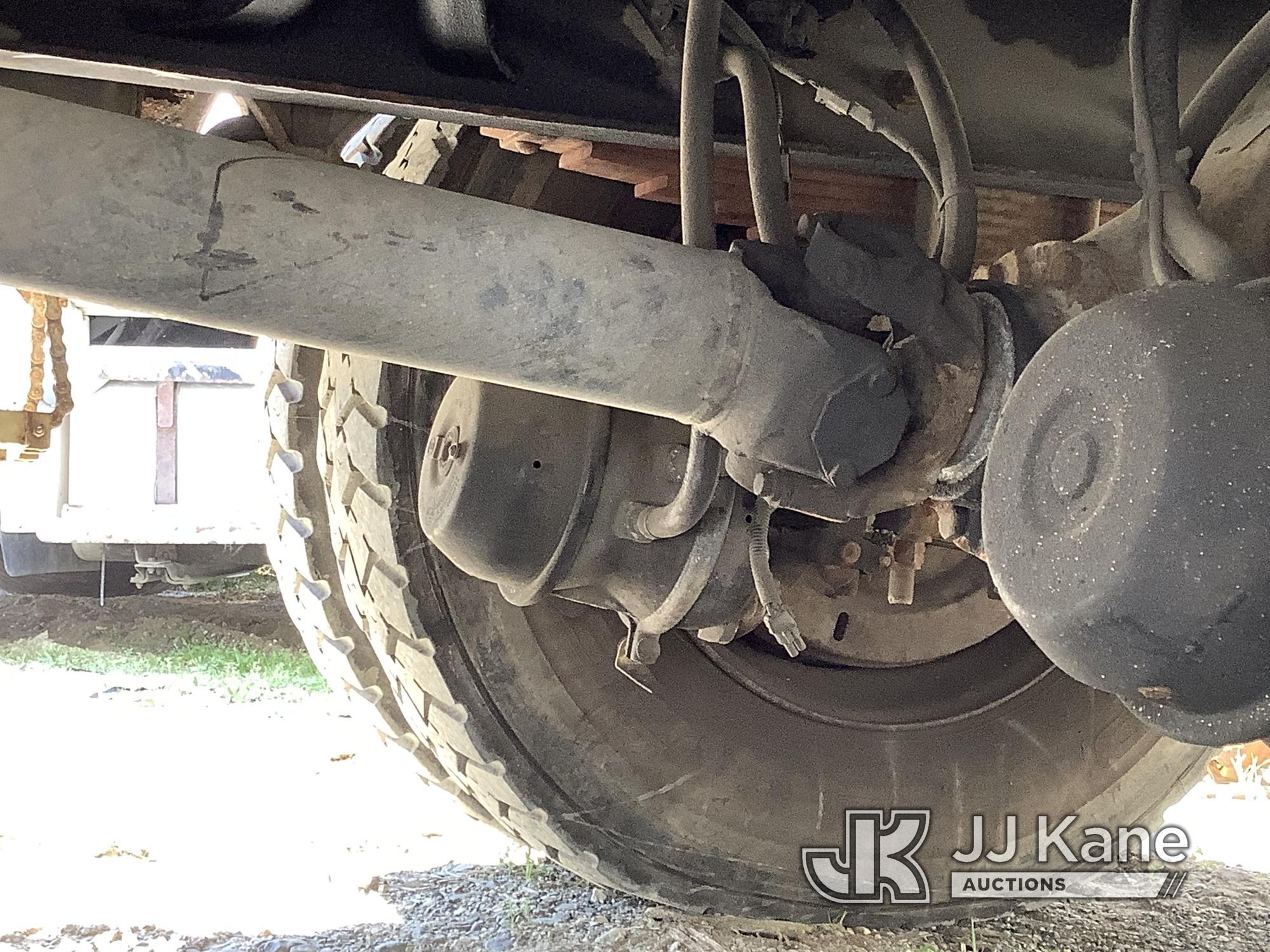 (Harmans, MD) Altec DL42T, Digger Derrick rear mounted on 2005 International 4400 Service Truck Runs