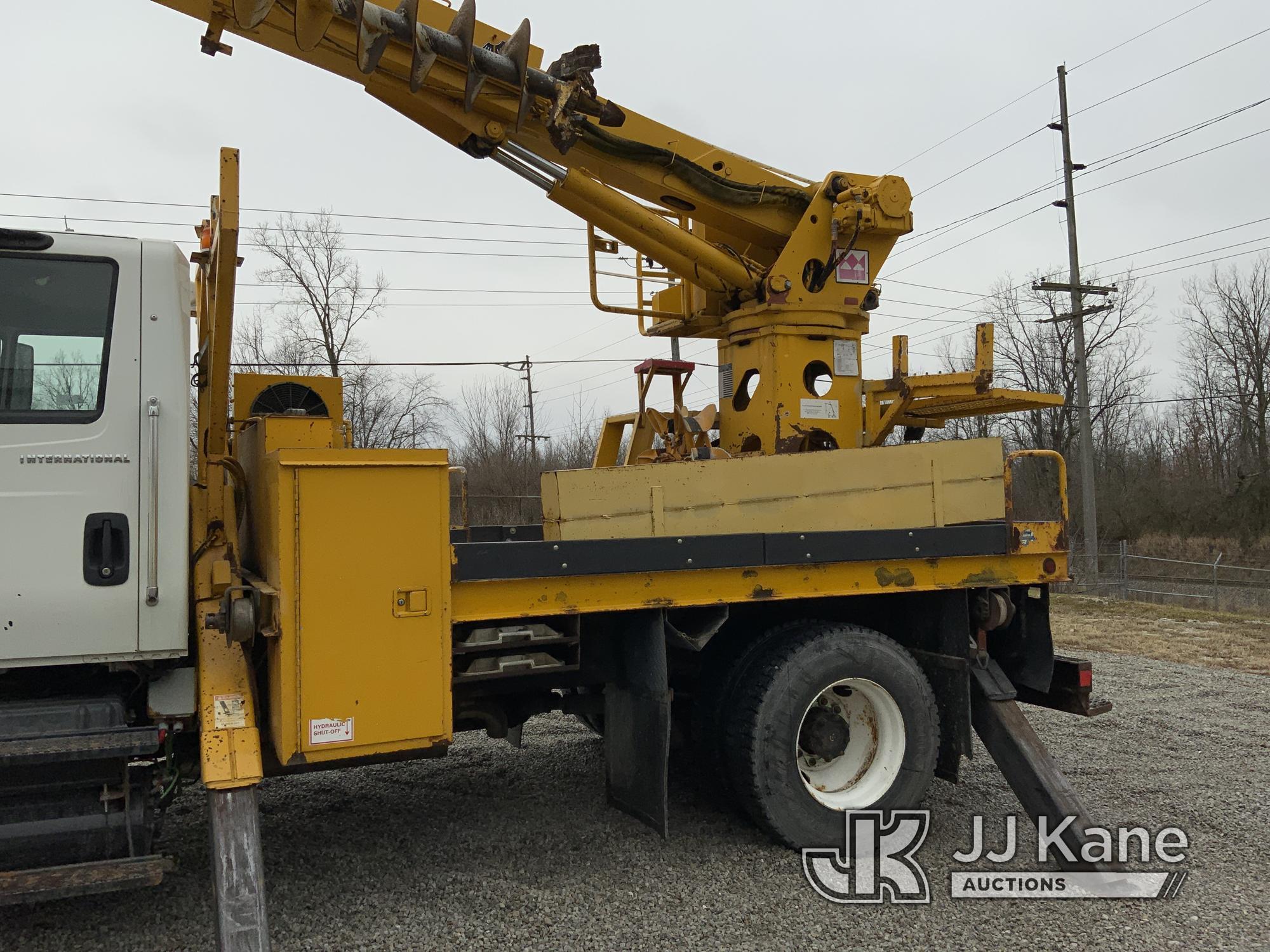 (Fort Wayne, IN) Terex/Telelect Commander 4047, Digger Derrick rear mounted on 2005 International 73