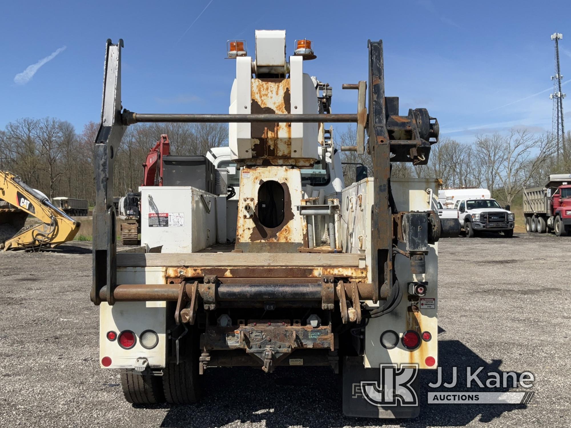 (Ashland, OH) Altec T40P, Non-Insulated Cable Placing Bucket Truck center mounted on 2016 Freightlin