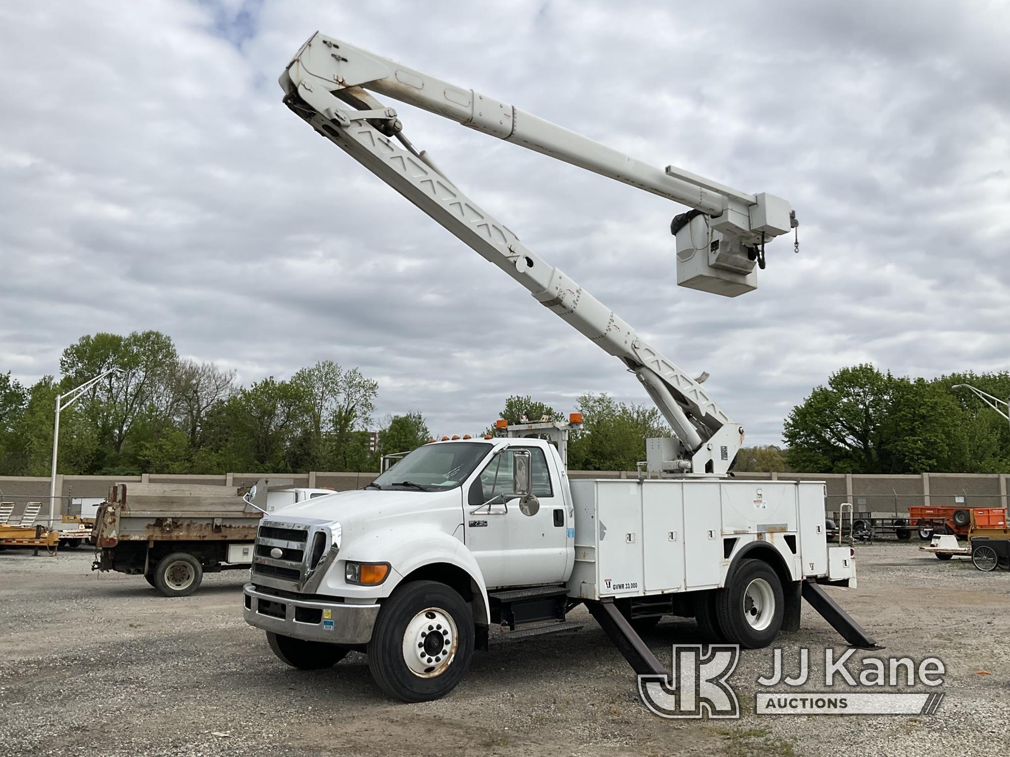 (Plymouth Meeting, PA) Terex/HiRanger HRX55-MH, Material Handling Bucket Truck rear mounted on 2007