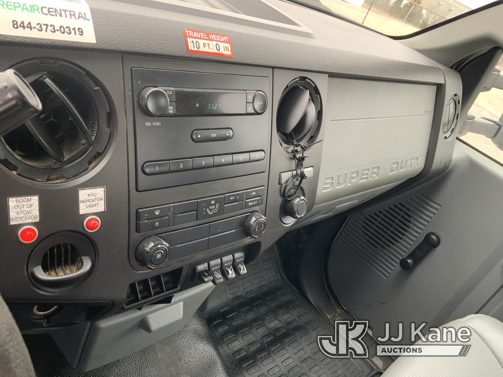 (Fort Wayne, IN) Altec AT200A, Non-Insulated Bucket Truck mounted behind cab on 2016 Ford F450 Servi