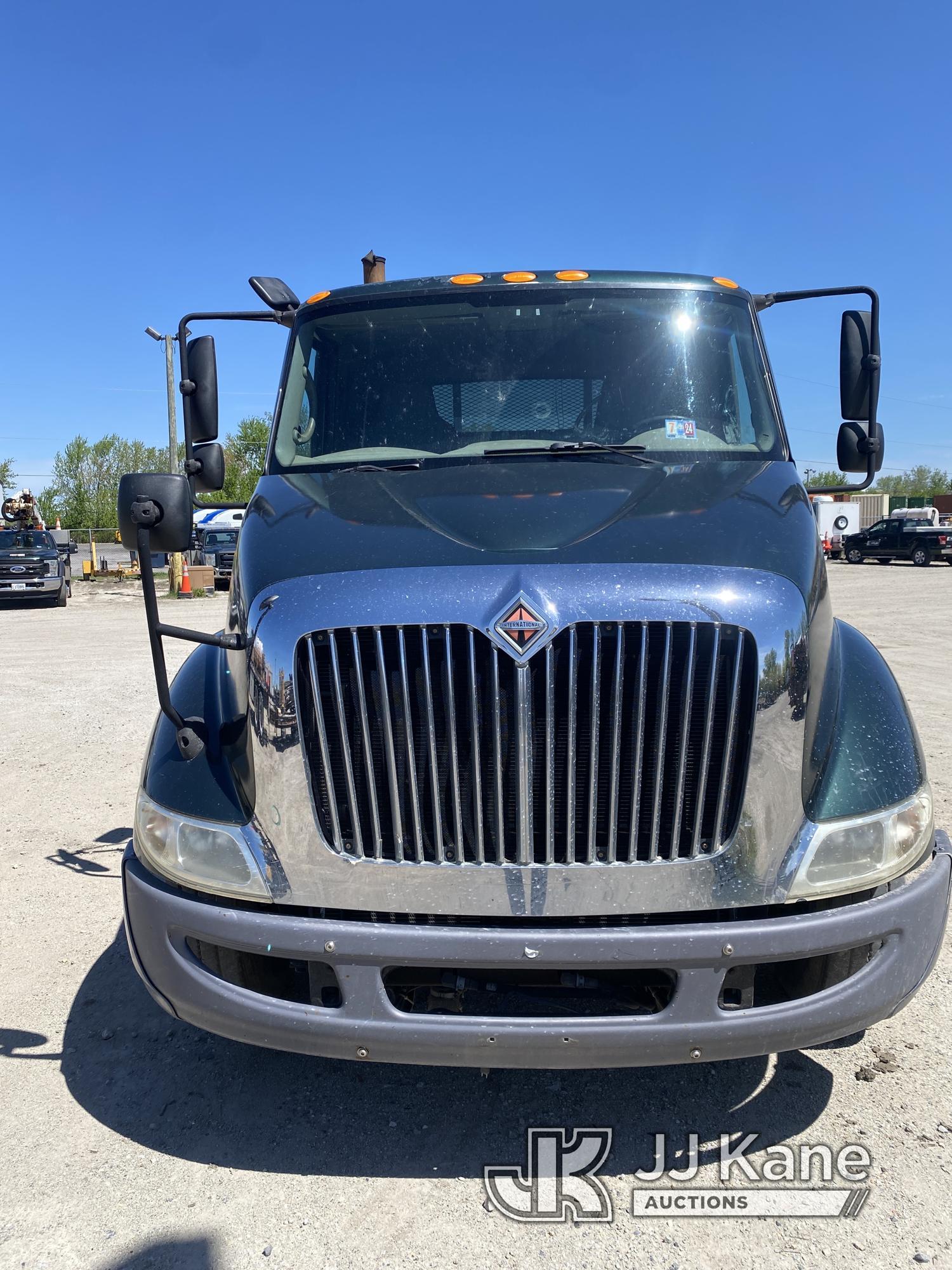 (University Park, IL) 2009 International 8600 Extended-Cab Flatbed Truck Runs & Moves