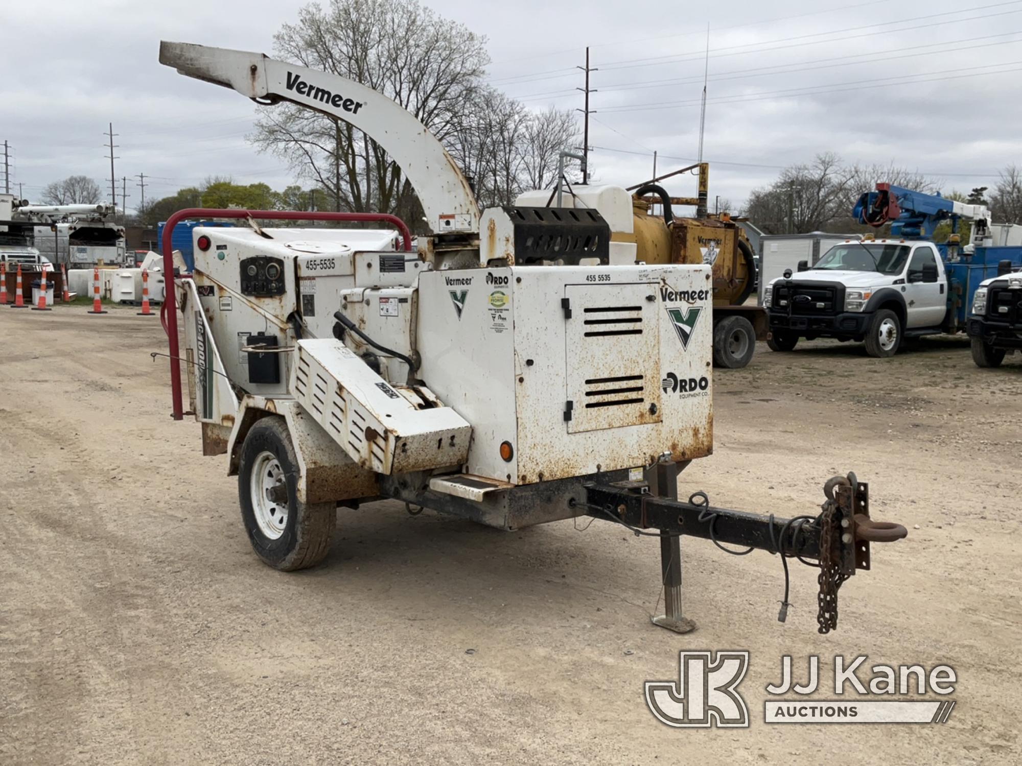 (Charlotte, MI) 2015 Vermeer BC1000XL Chipper (12in Drum) Runs, Clutch Engages. Seller States: Compu