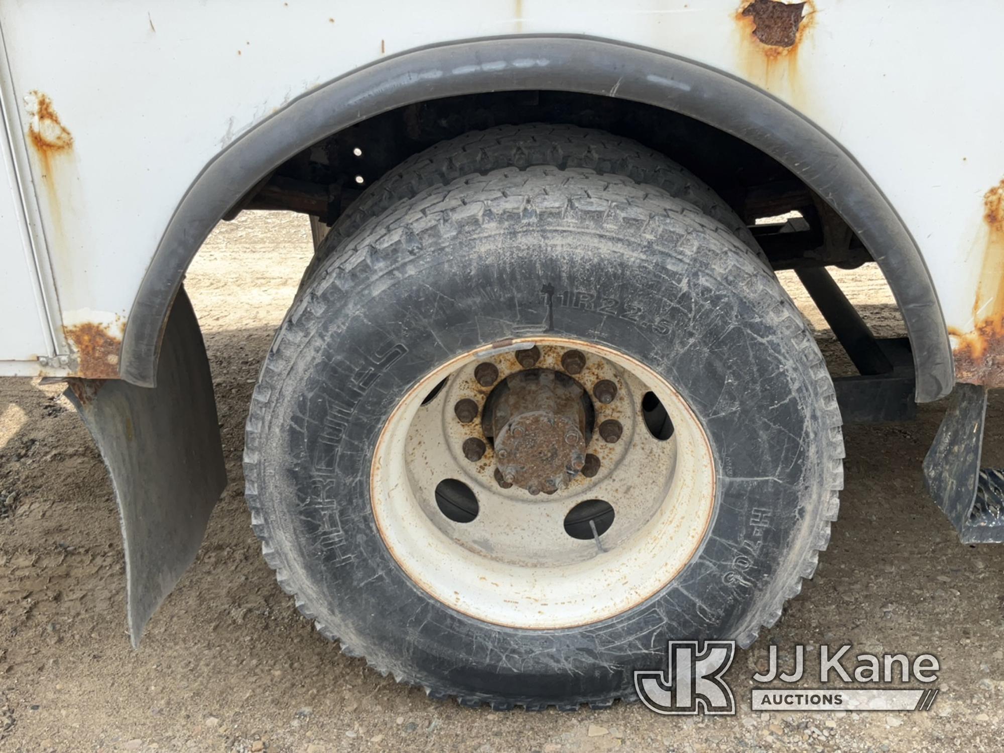 (Charlotte, MI) Altec TA40, Articulating & Telescopic Bucket Truck mounted behind cab on 2007 Ford F