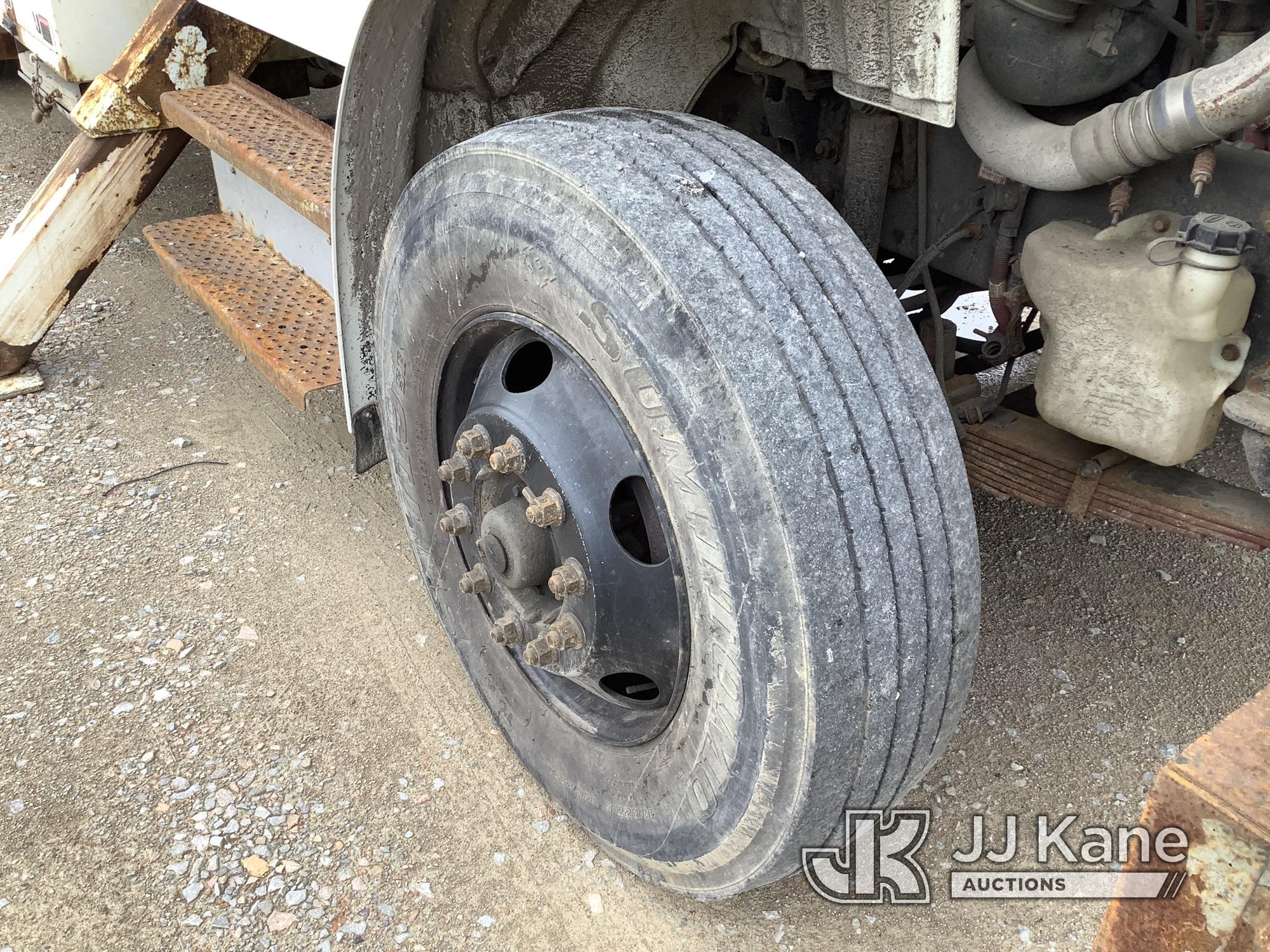 (Smock, PA) Altec LRV60/70, Over-Center Elevator Bucket mounted behind cab on 2012 Freightliner M2 1