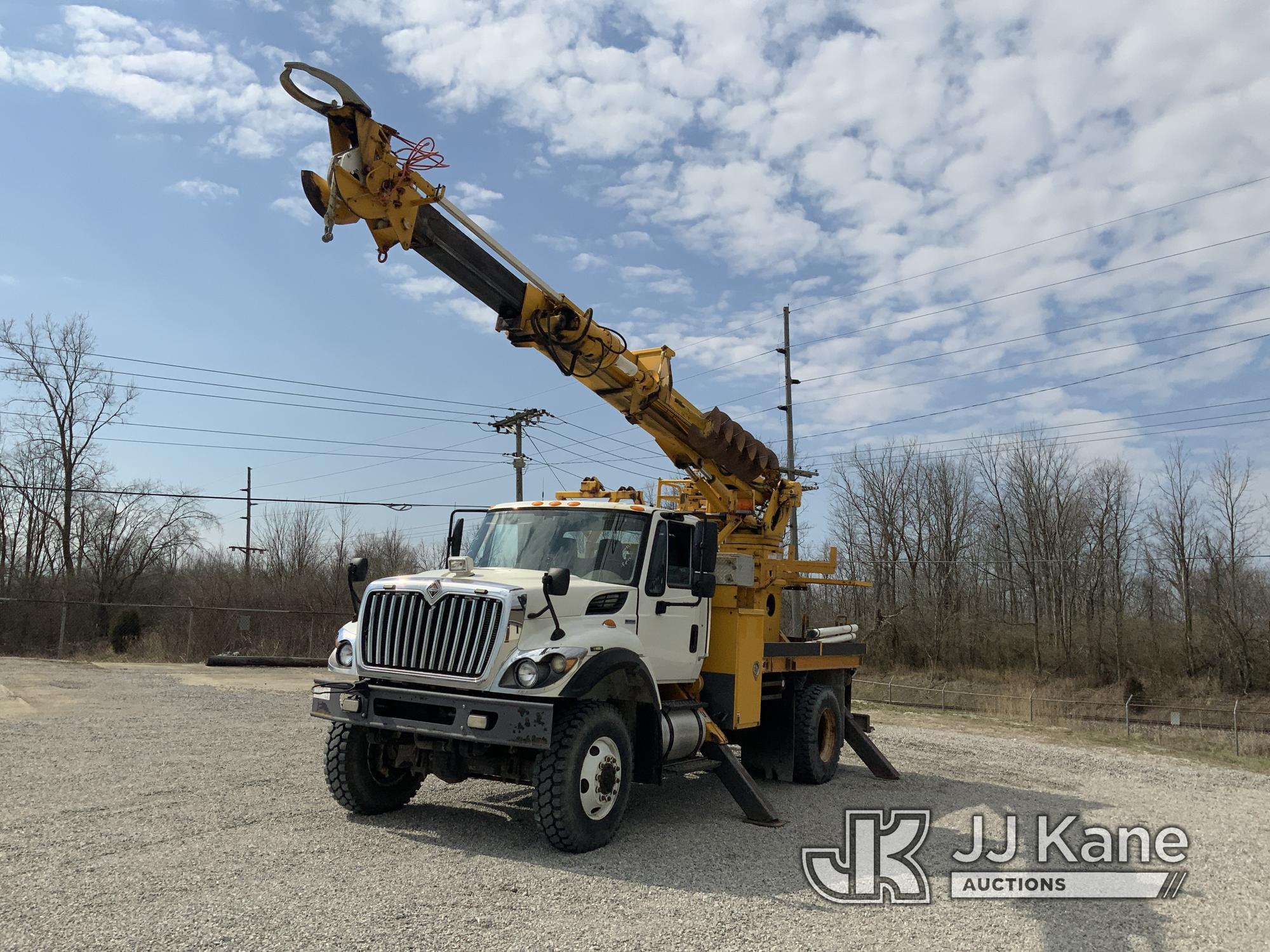 (Fort Wayne, IN) Terex/Telelect Commander 4047, Digger Derrick rear mounted on 2009 International 73