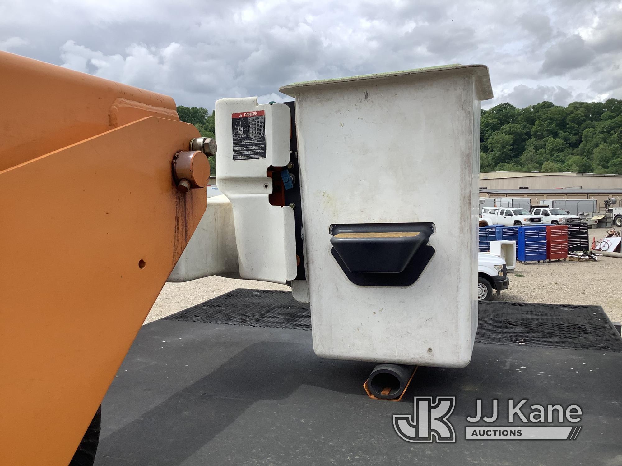 (Smock, PA) Altec LR760E70, Over-Center Elevator Bucket mounted behind cab on 2013 Ford F750 Chipper