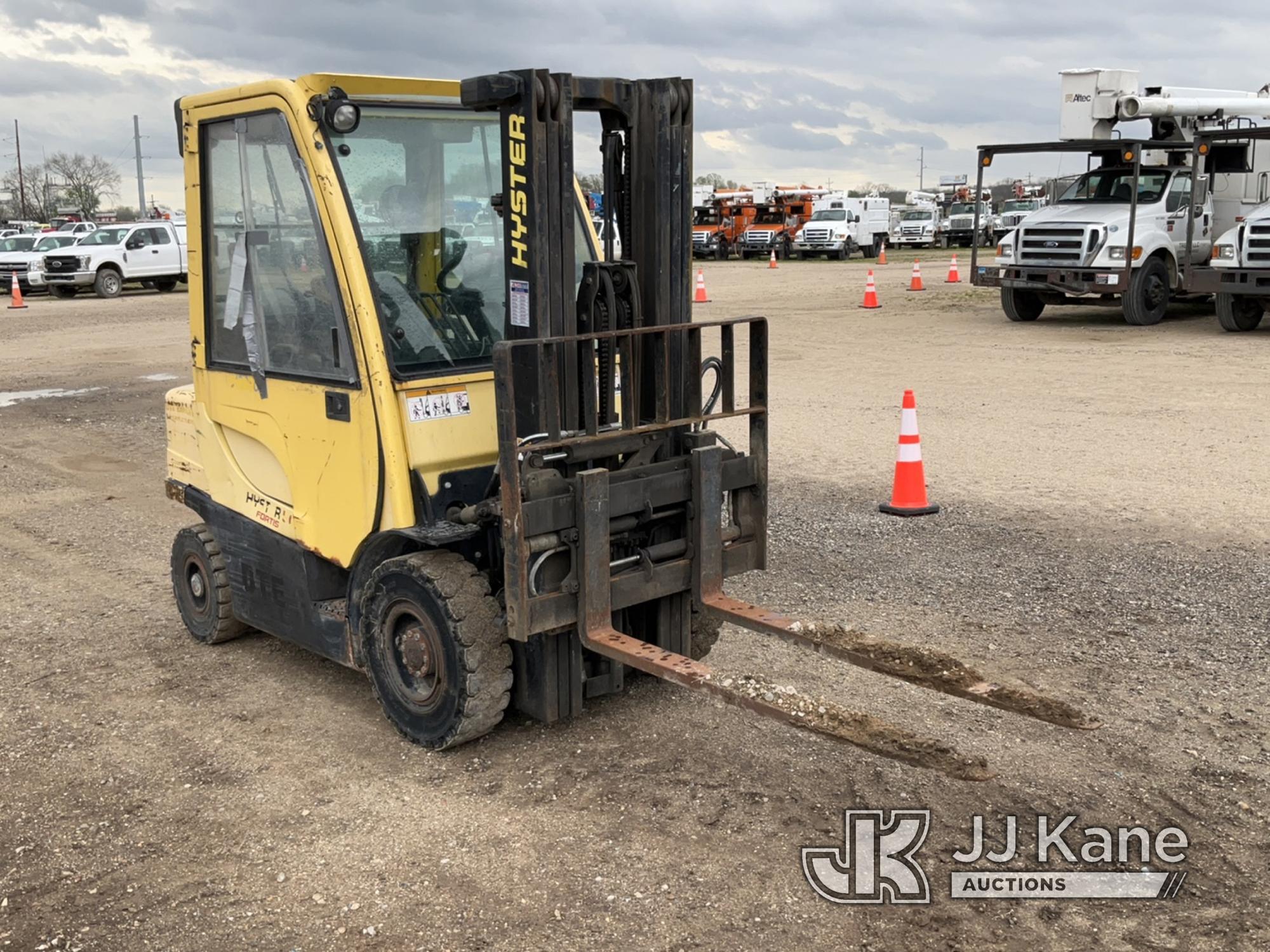 (Charlotte, MI) 2005 Hyster H50FT Rubber Tired Forklift Runs, Moves, Operates, Jump to Start, LP Tan