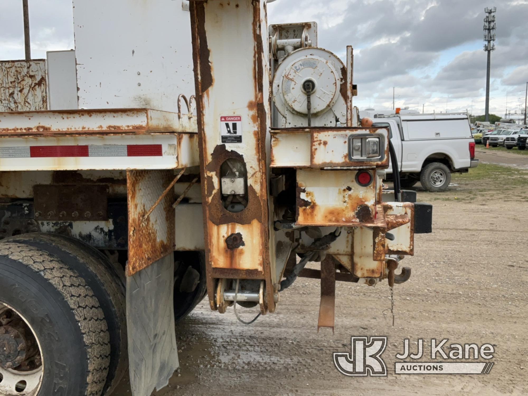 (Charlotte, MI) Altec D3060-TR, Digger Derrick rear mounted on 2004 International 7400 6x6 T/A Utili