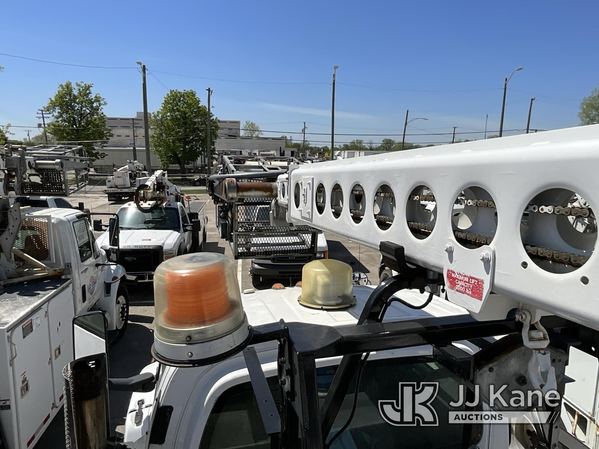 (Detroit, MI) Altec AT40-C, Telescopic Non-Insulated Cable Placing Bucket Truck rear mounted on 2006