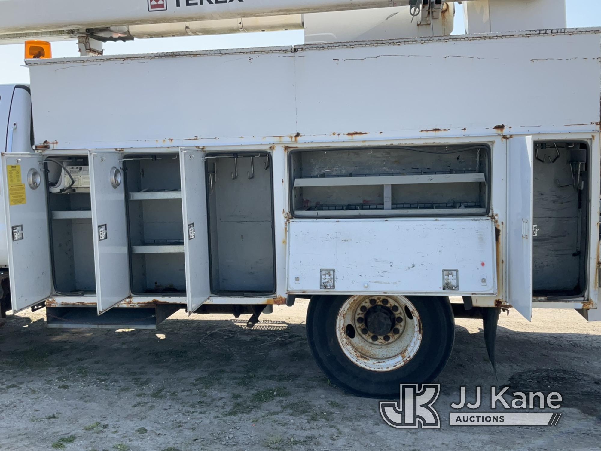 (Bellport, NY) Terex/HiRanger SC42, Over-Center Bucket Truck center mounted on 2006 Ford F750 Utilit