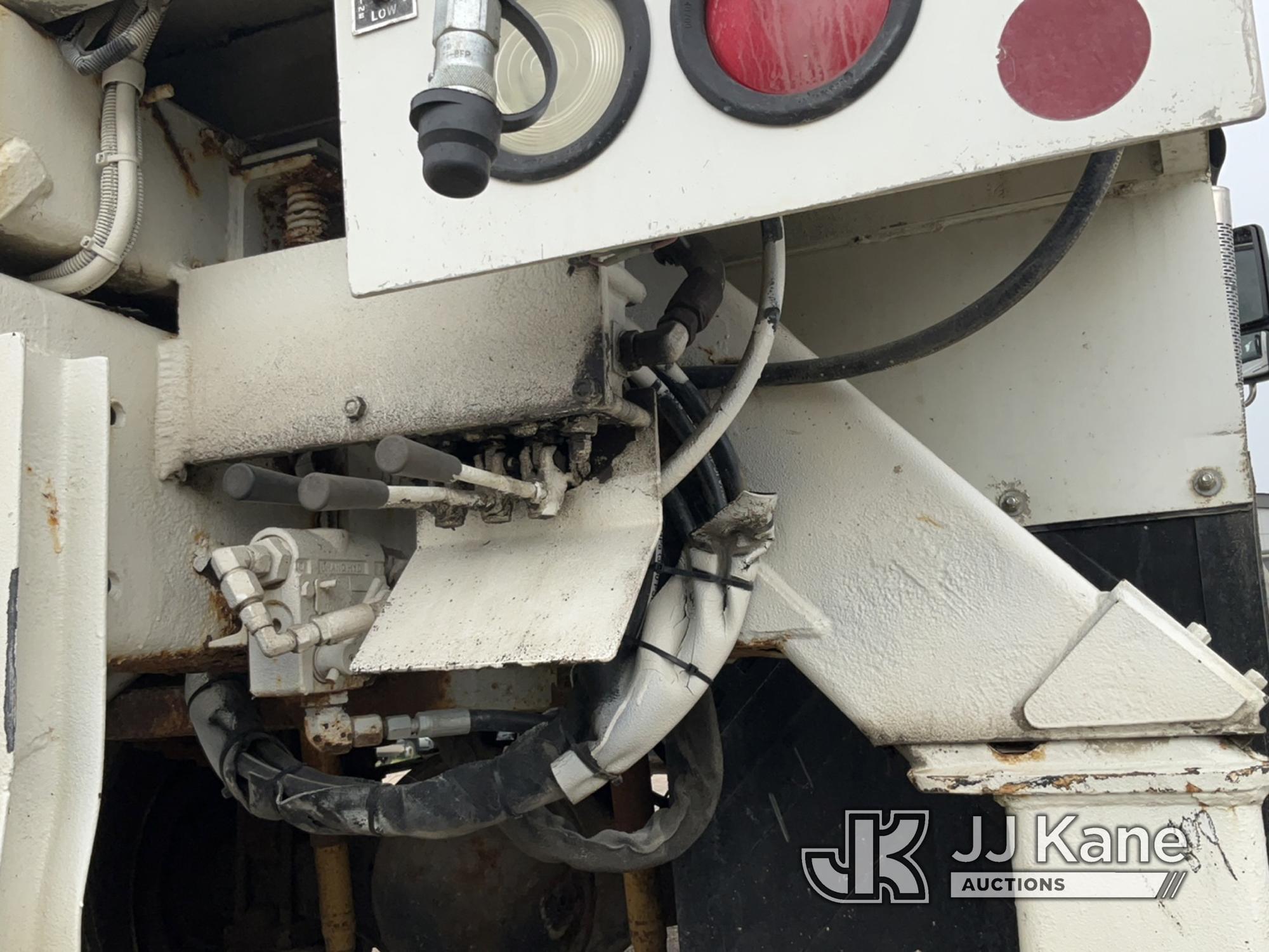 (Charlotte, MI) Altec D842-ATR, Digger Derrick center mounted on 2003 International 7300 4x4 Utility