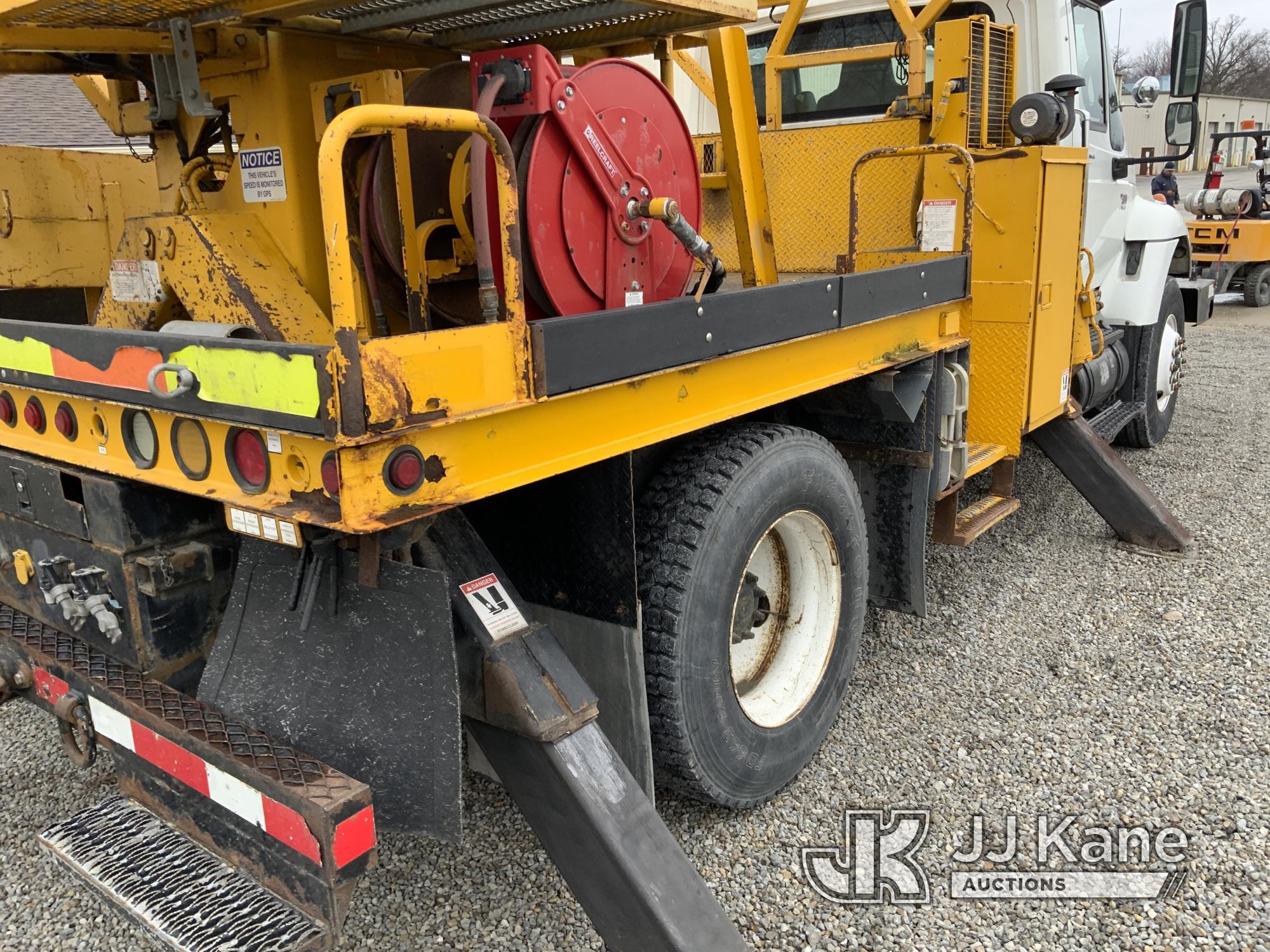 (Fort Wayne, IN) Terex/Telelect Commander 4047, Digger Derrick rear mounted on 2005 International 73