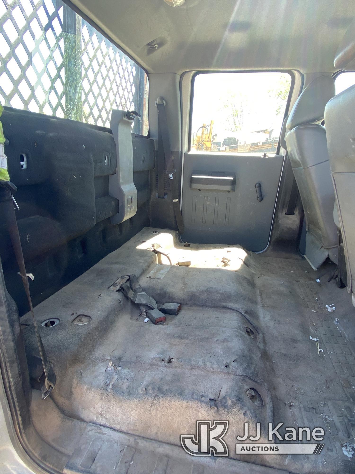 (University Park, IL) 2011 Ford F550 4x4 Crew-Cab Flatbed Truck Runs, Moves) (No Rear Seats