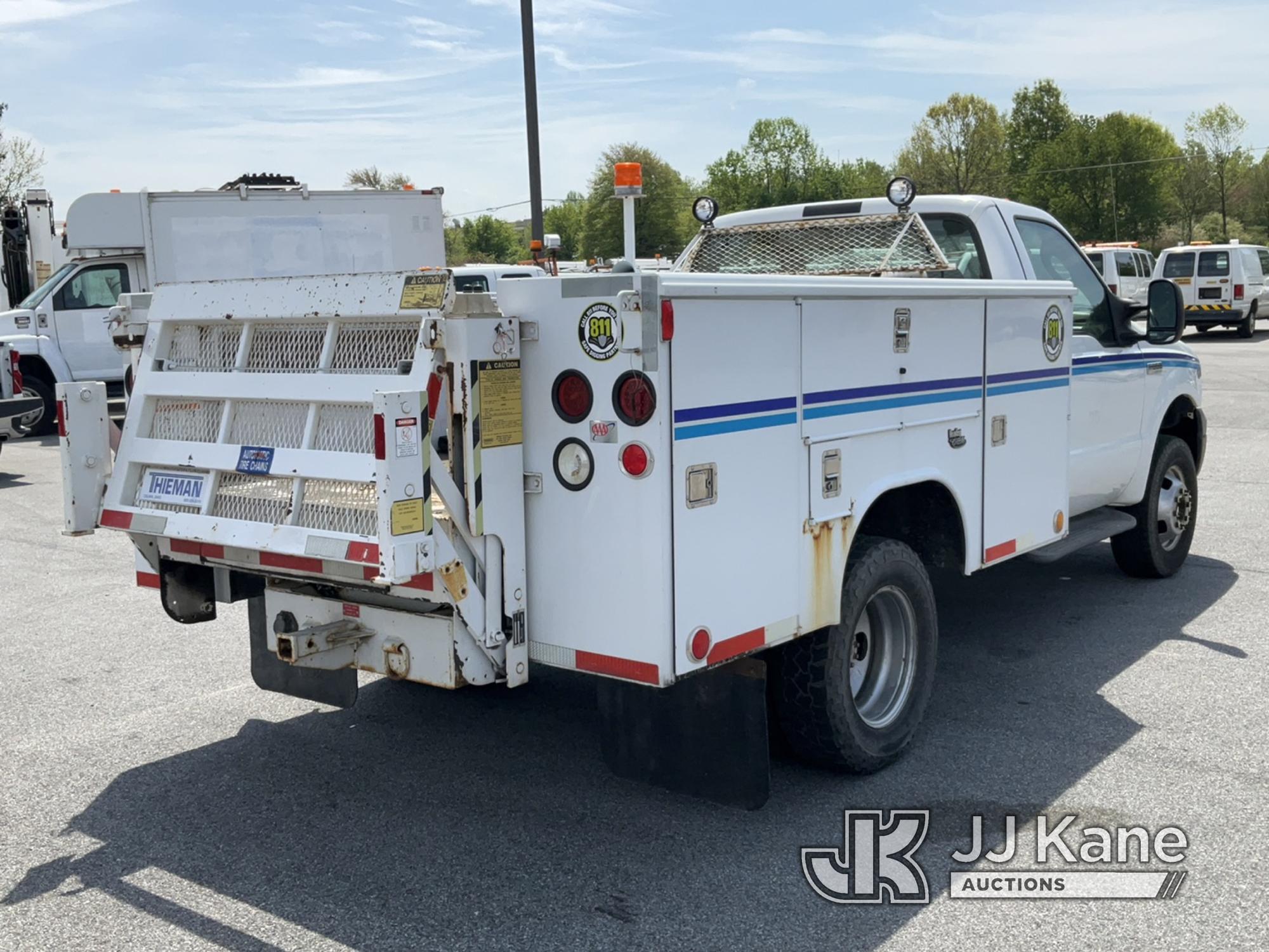 (Chester Springs, PA) 2005 Ford F350 4x4 Service Truck Runs Rough & Moves, Body & Rust Damage, Liftg