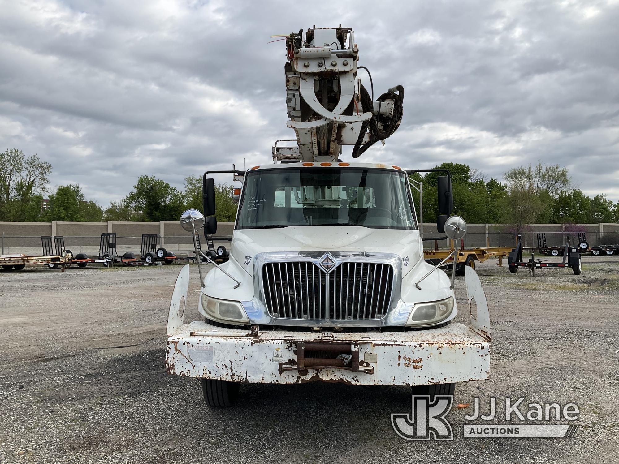 (Plymouth Meeting, PA) Altec DM47-BR, Digger Derrick rear mounted on 2005 International 4300 Utility