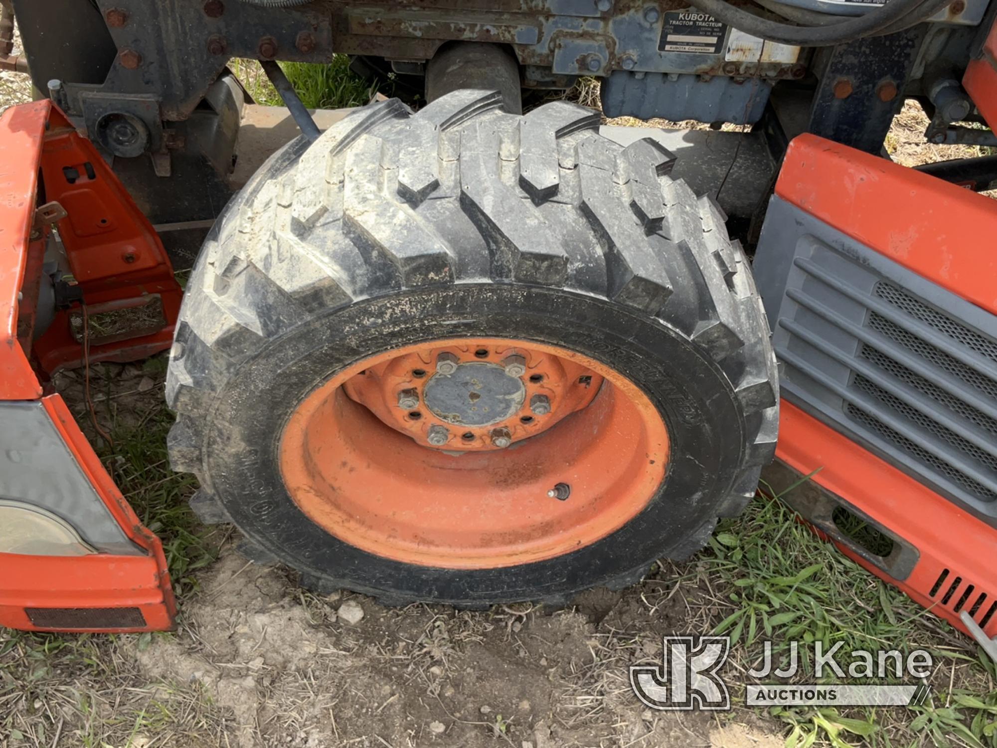 (Charlotte, MI) Kubota L2900 Rubber Tired Tractor Not Running, Condition Unknown, No Crank with Jump