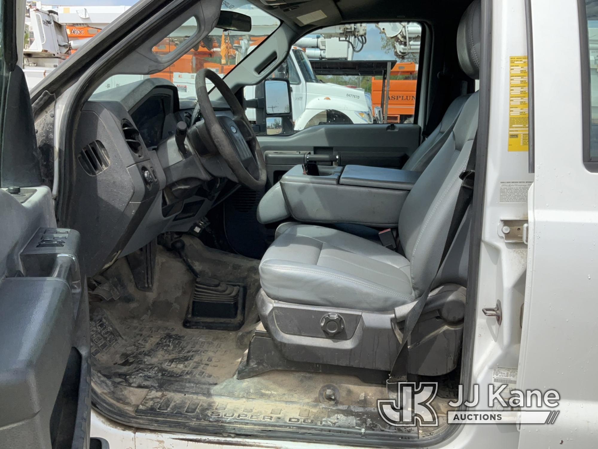 (Charlotte, MI) 2013 Ford F550 4x4 Crew-Cab Flatbed Truck Runs, Moves, Rust , Cracked Windshield