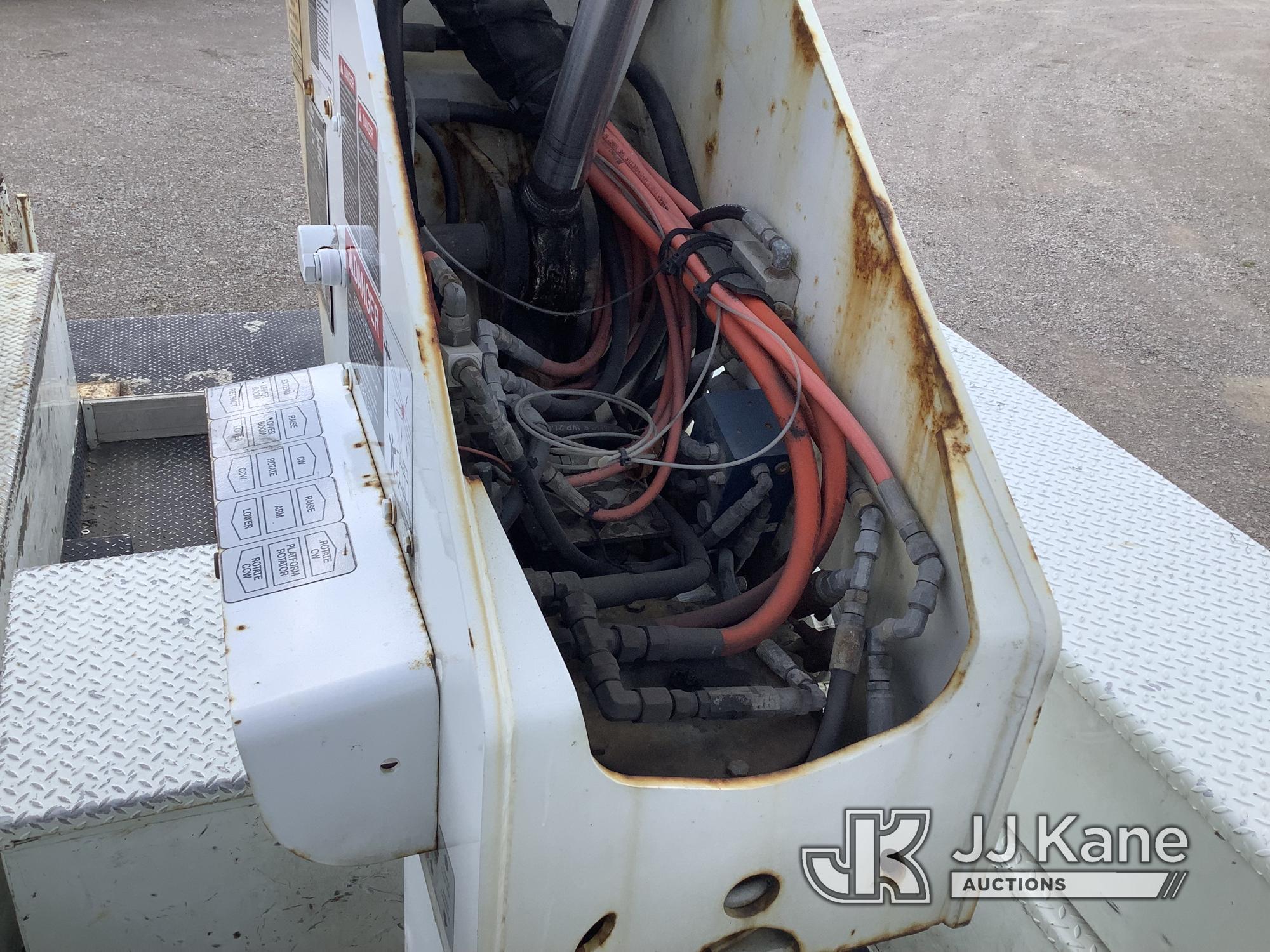 (Smock, PA) Altec TA40, Articulating & Telescopic Bucket mounted behind cab on 2006 International 43