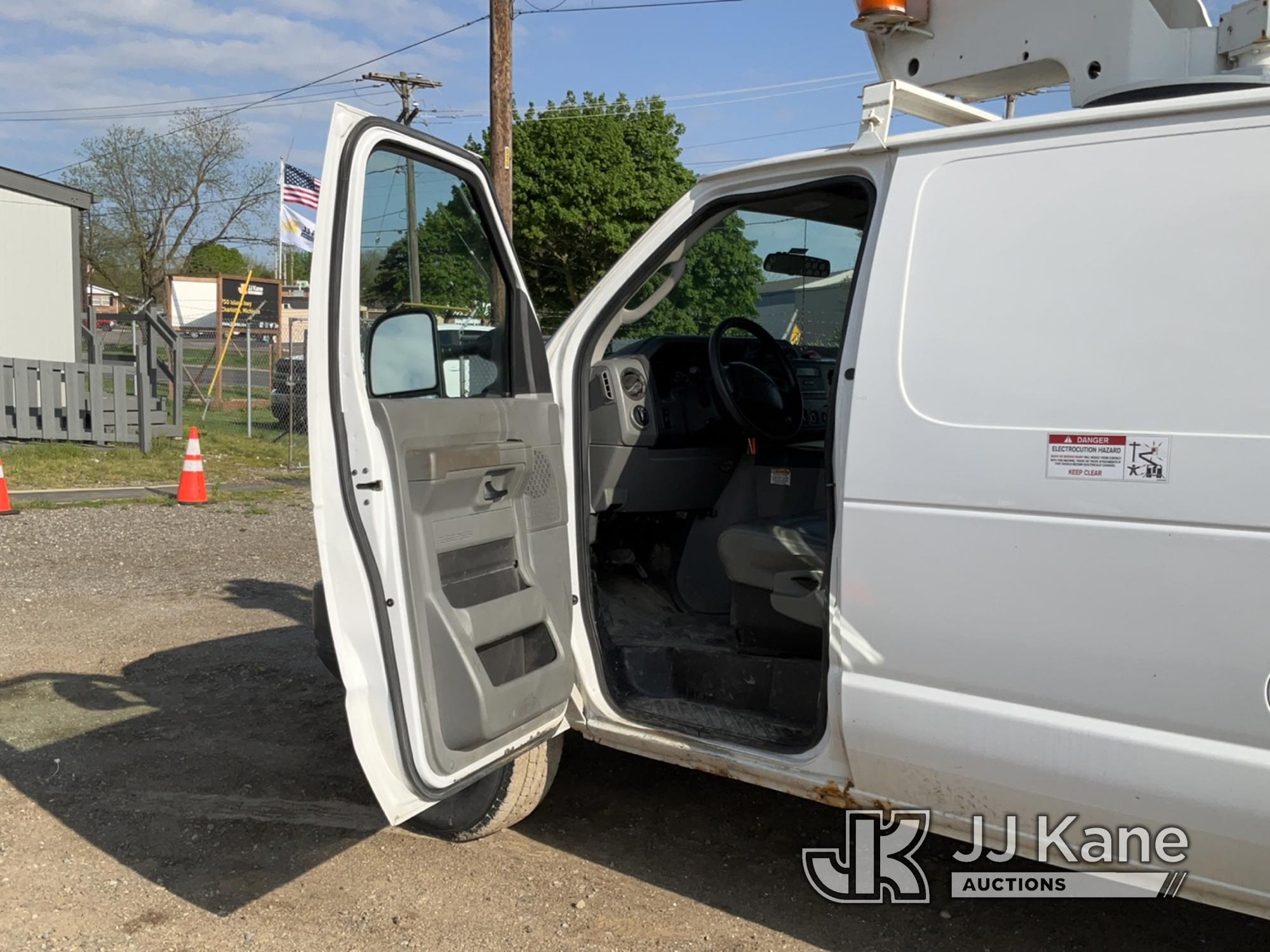 (Charlotte, MI) Telsta A28C, Articulating & Telescopic Non-Insulated Cable Placing Bucket Truck cent