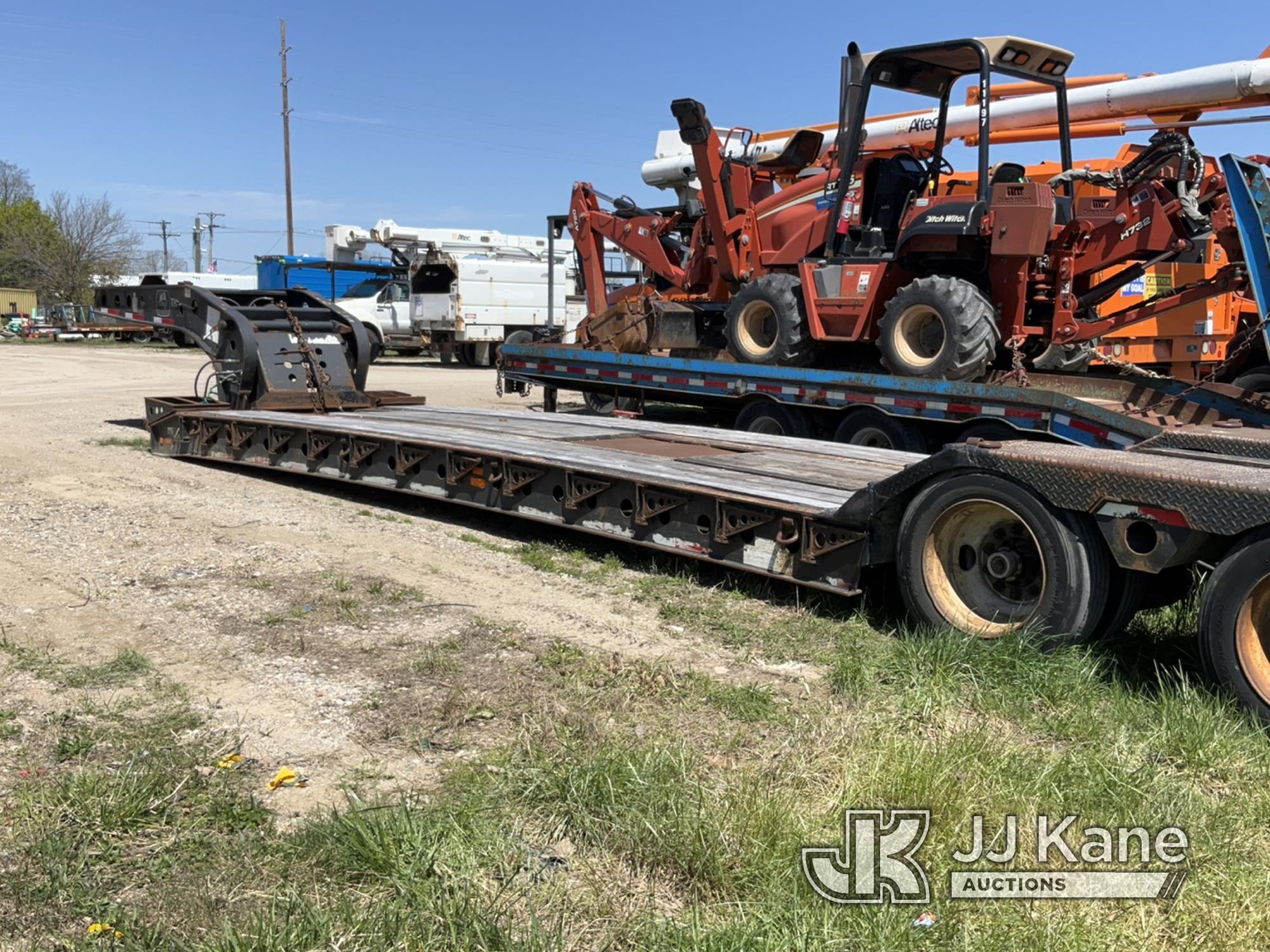 (Charlotte, MI) 1998 Fontaine Tri-Axle Ground Bearing Detachable Gooseneck Lowboy Trailer