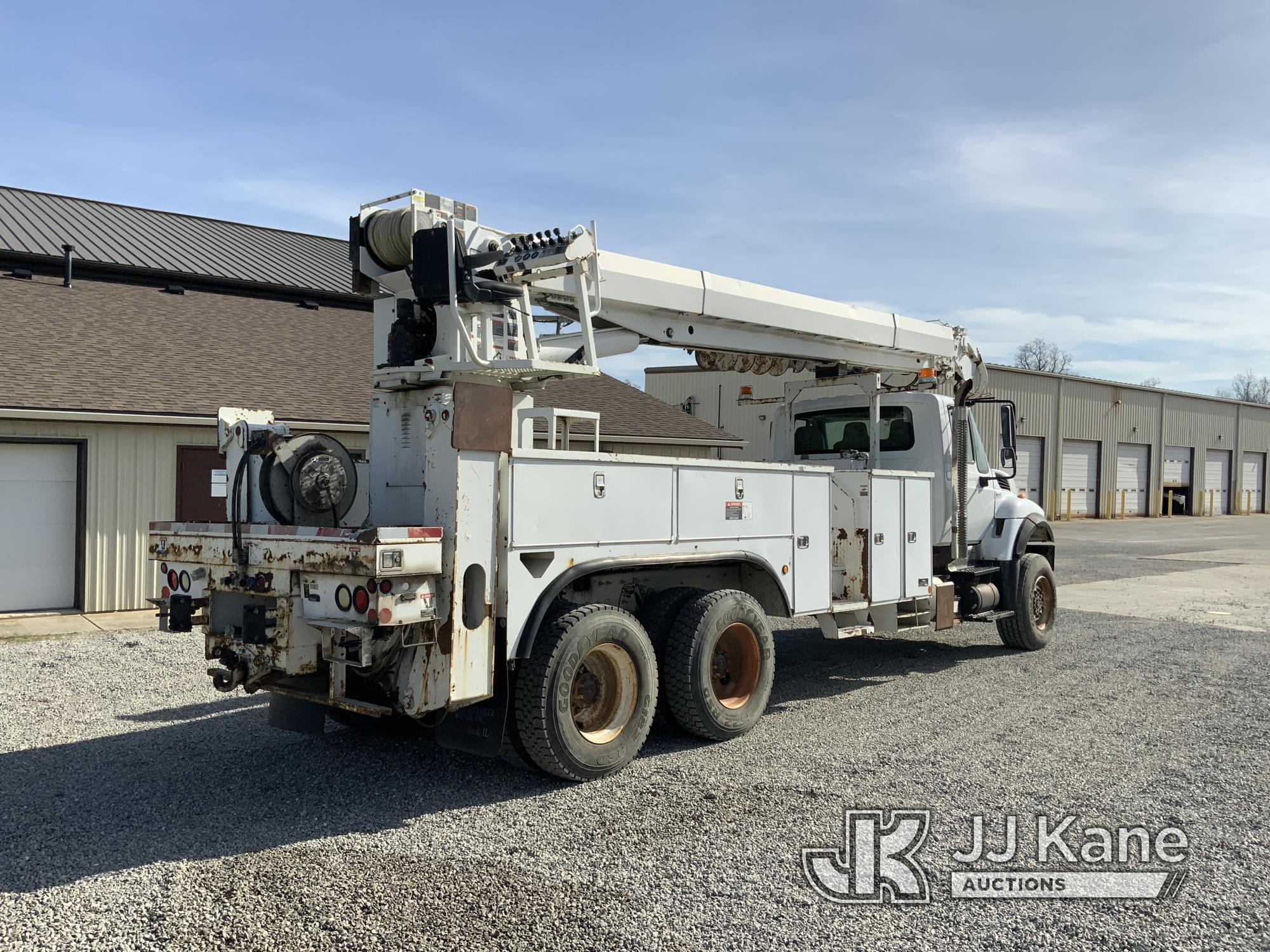 (Fort Wayne, IN) Altec D4065A-TR, Digger Derrick rear mounted on 2012 International 7400 T/A Utility