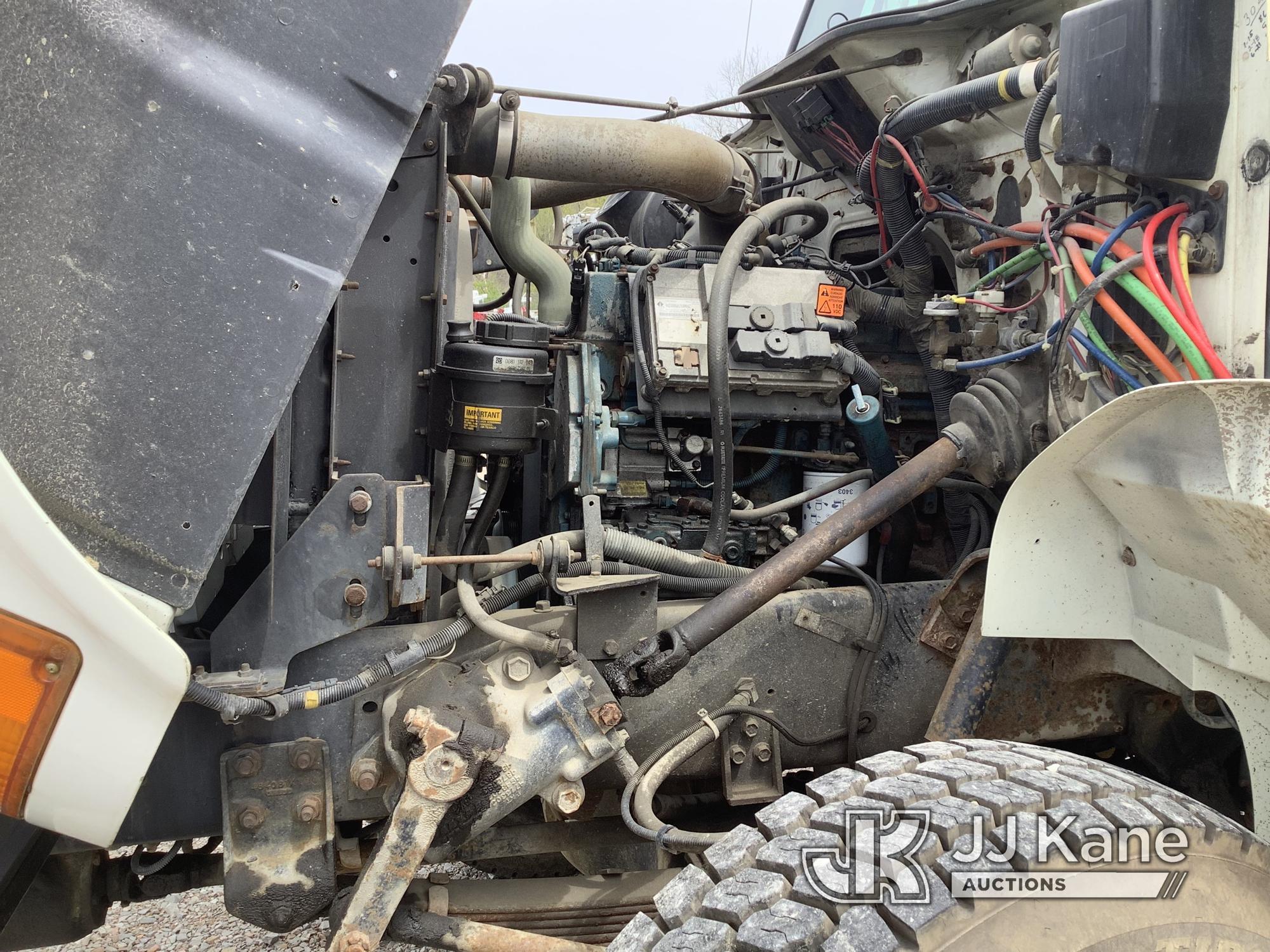 (Smock, PA) 1999 International 4800 4x4 Tank Truck Runs, Moves & PTO Operates, Rust Damage