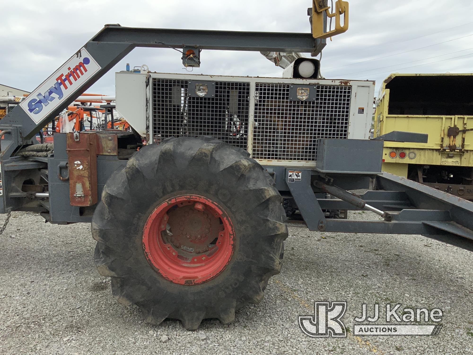 (Fort Wayne, IN) Kershaw SkyTrim 75X Articulating Rubber Tired Log Skidder Runs, Moves & Operates) (