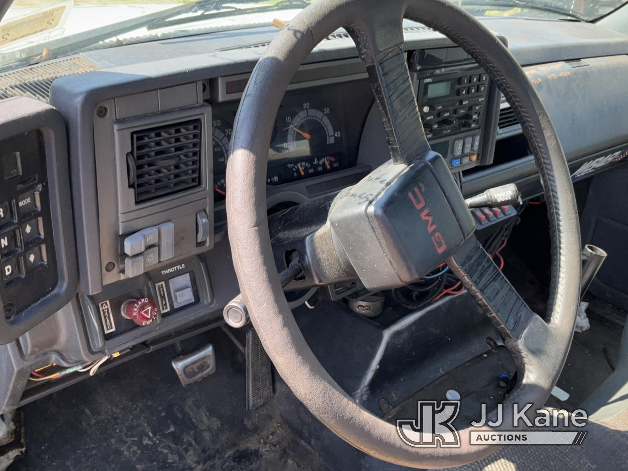 (Bellport, NY) 1999 GMC C7500 Dump Debris Truck Runs & Moves, Dump Not Operating, Dump Frame Twisted