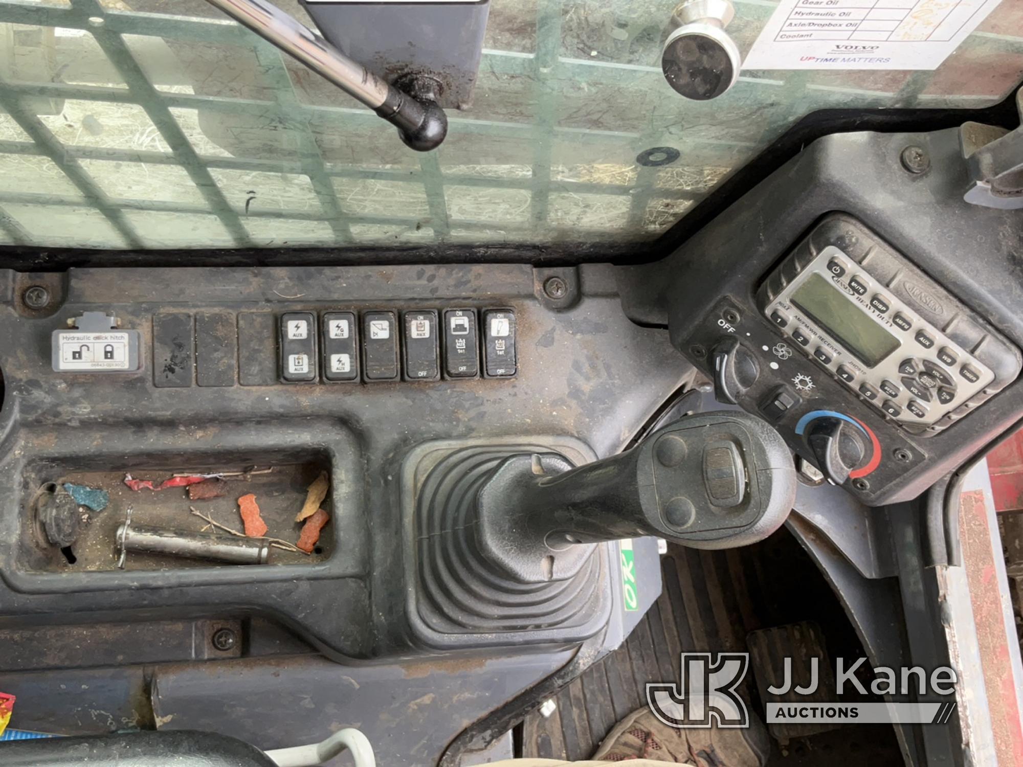 (Charlotte, MI) 2019 Takeuchi TL12 Skid Steer Loader Runs, Moves, Loader Operates, Smoky Exhaust, Mu