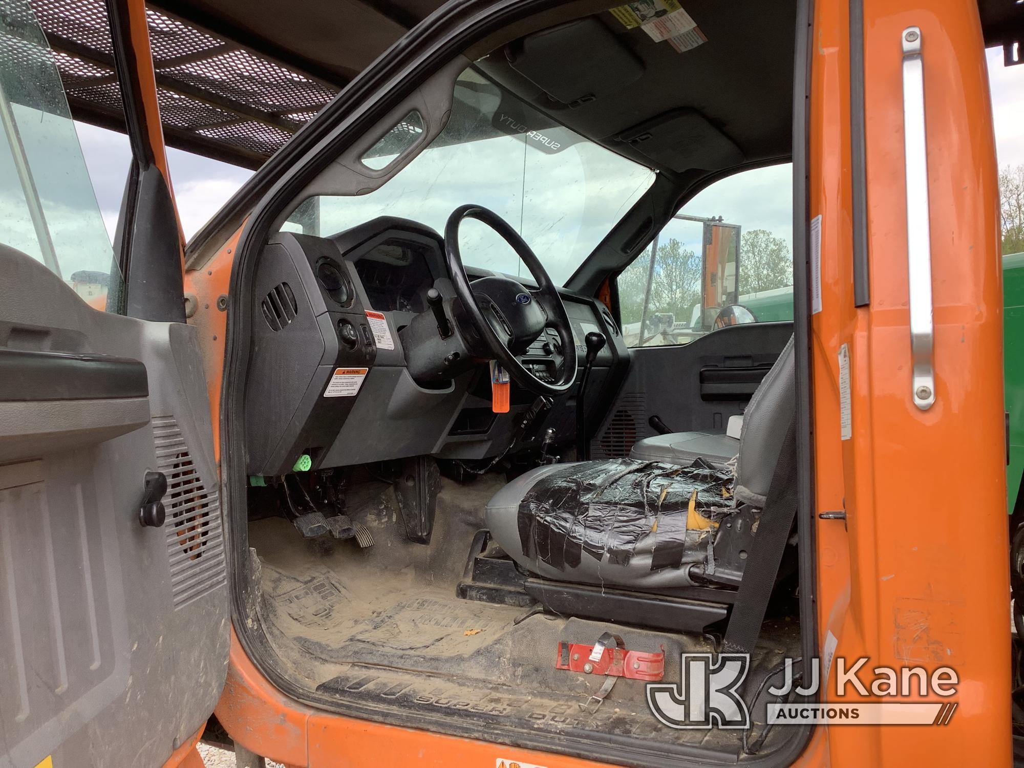 (Smock, PA) Altec LR760E70, Over-Center Elevator Bucket mounted behind cab on 2013 Ford F750 Chipper