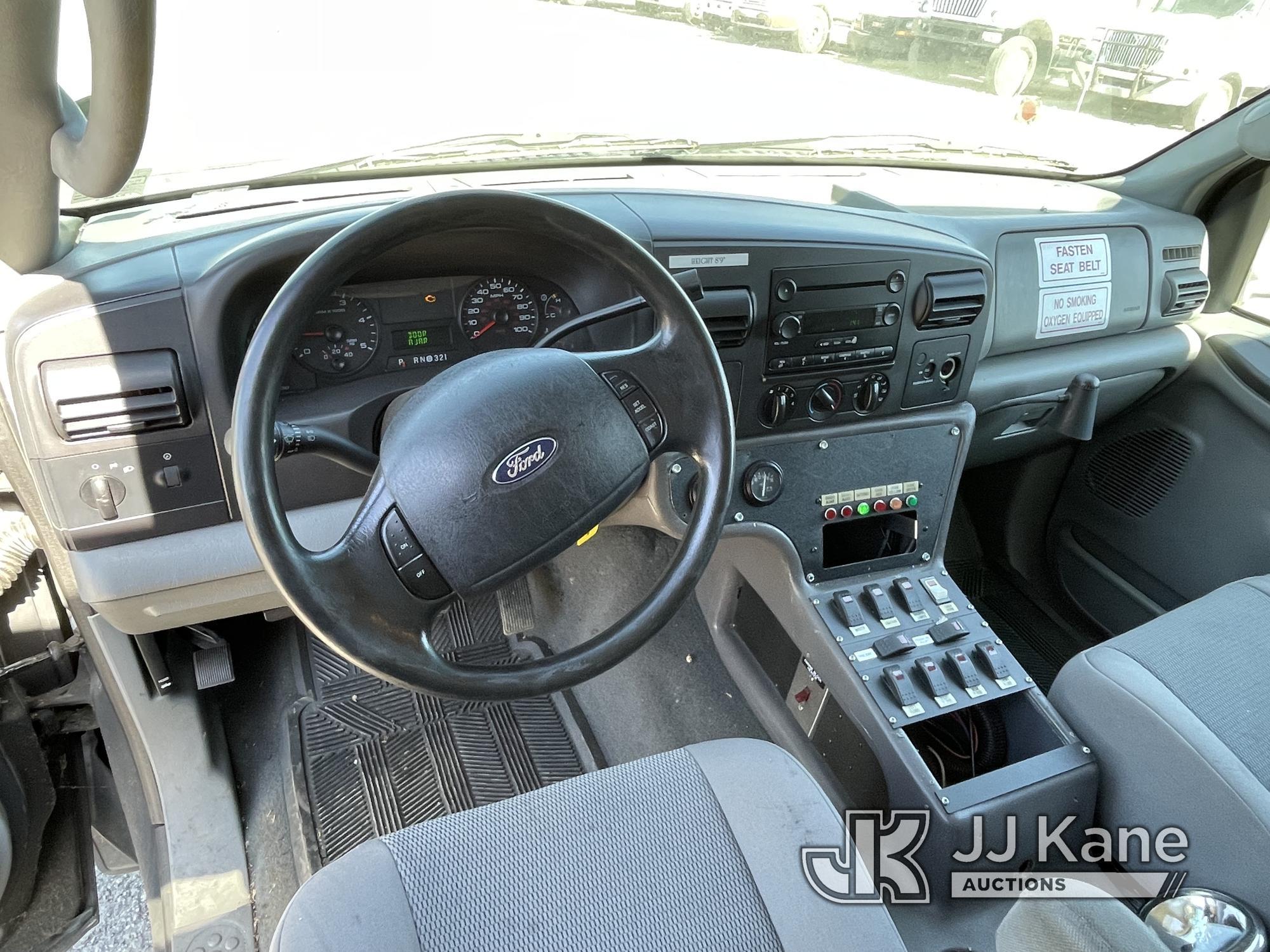 (Plymouth Meeting, PA) 2005 Ford F350 Emergency Response Truck Runs & Moves, Check Engine Light, Bod