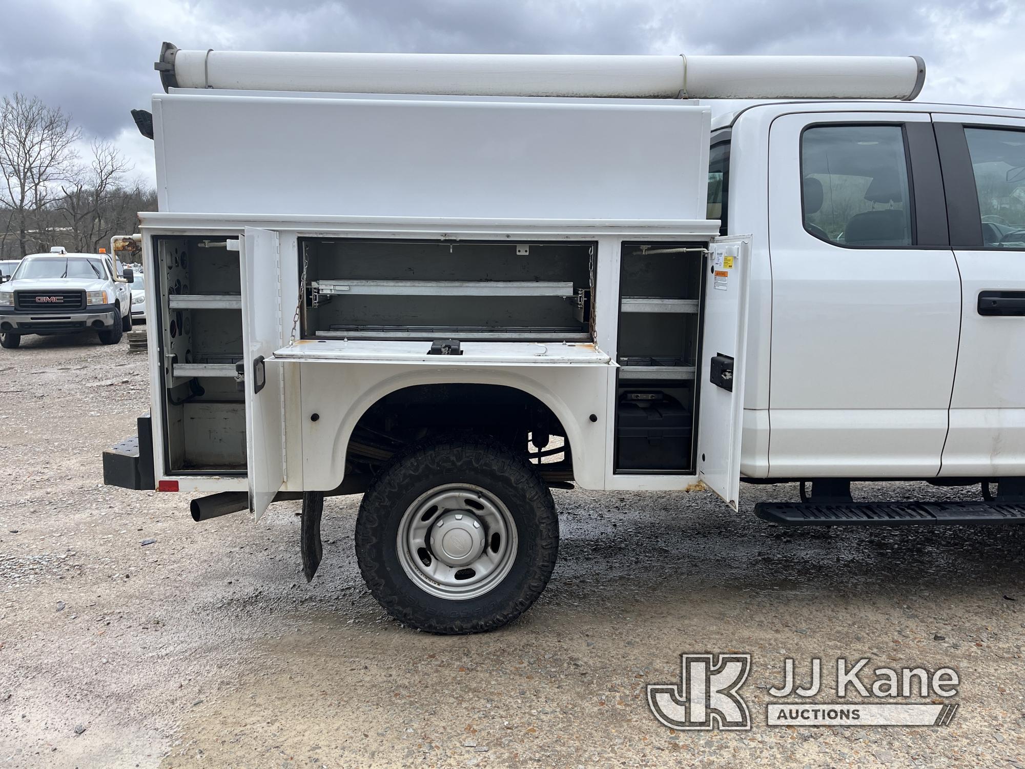 (Smock, PA) 2017 Ford F250 4x4 Extended-Cab Enclosed Service Truck Runs & Moves, Passenger Side Mirr