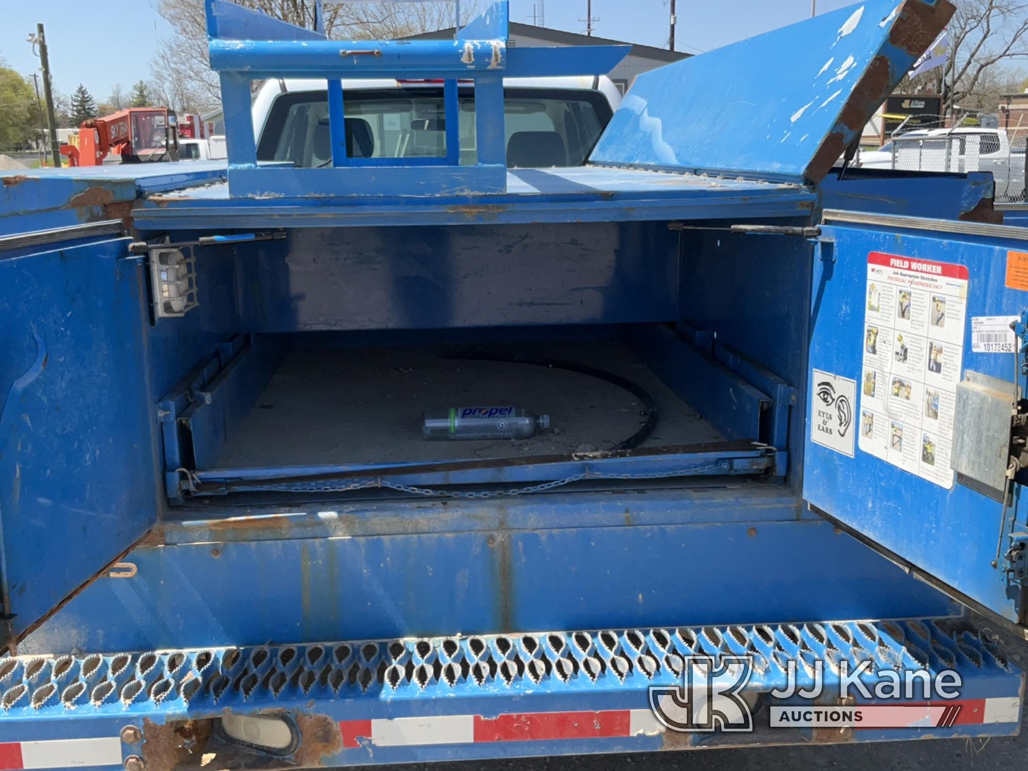 (Charlotte, MI) 2010 Chevrolet Silverado 3500HD 4x4 Extended-Cab Service Truck Runs, Moves