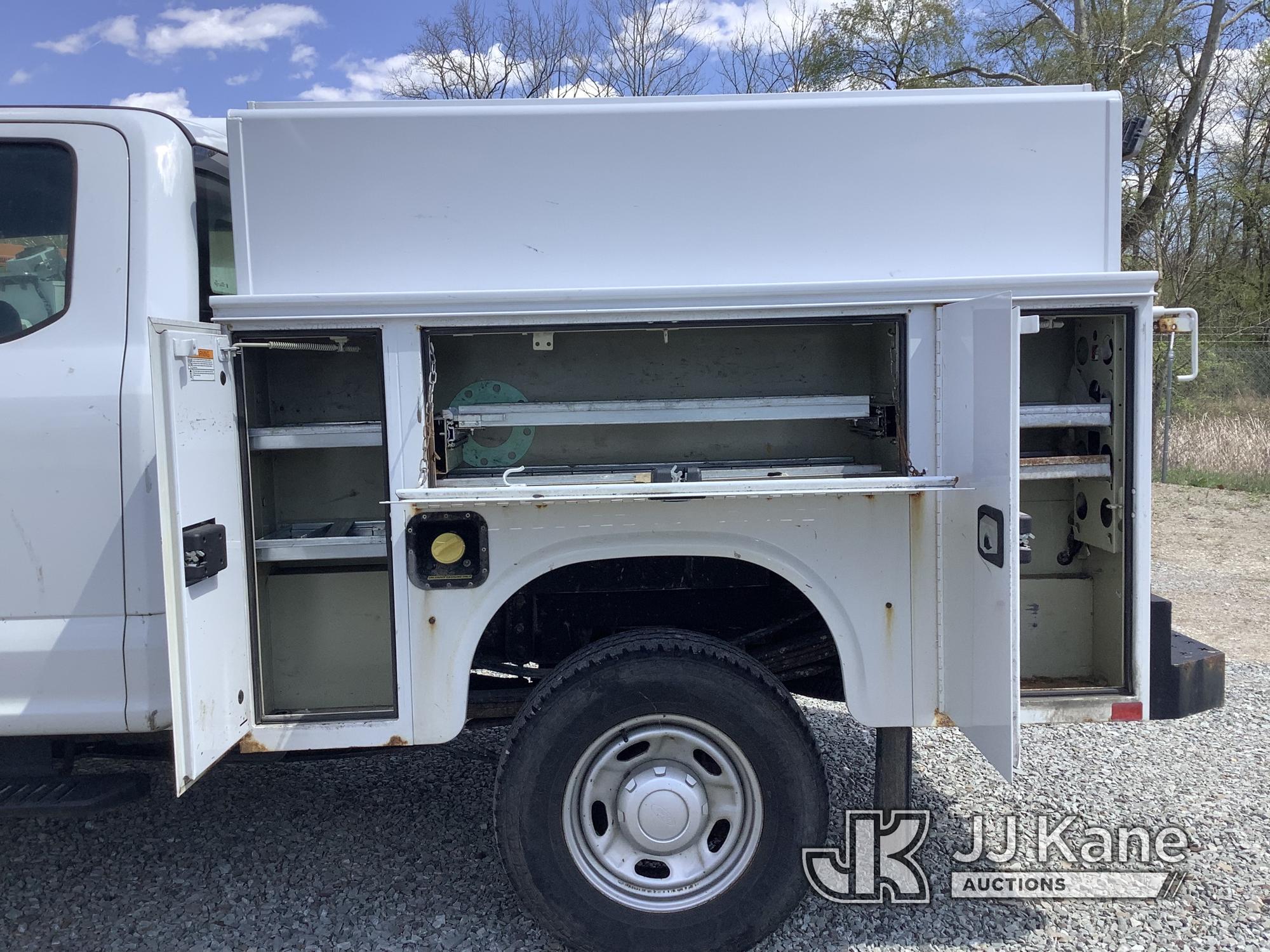 (Smock, PA) 2017 Ford F250 4x4 Extended-Cab Enclosed Service Truck Runs & Moves, Engine Noise, Drive