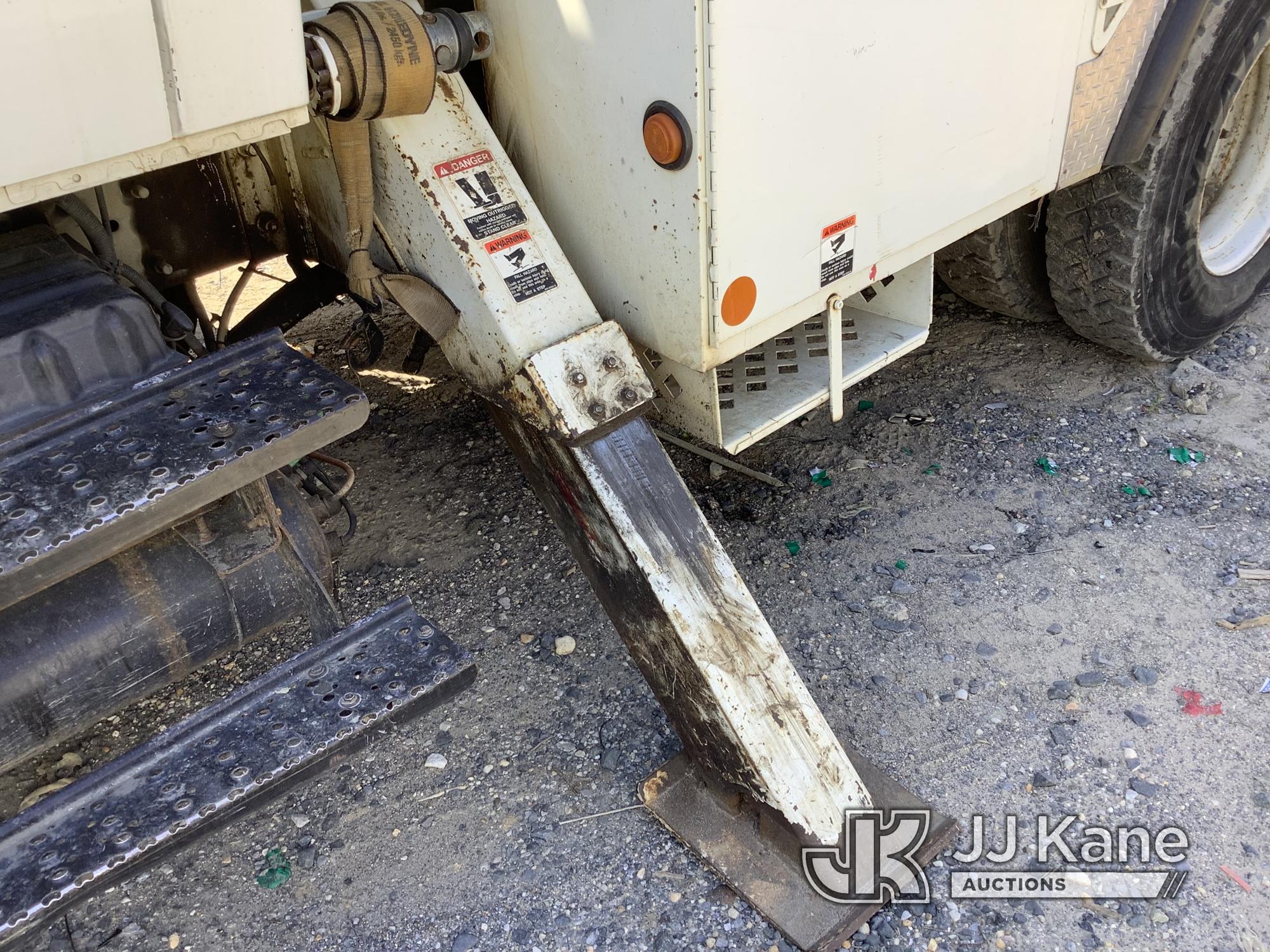 (Harmans, MD) Altec DL42T, Digger Derrick rear mounted on 2005 International 4400 Service Truck Runs