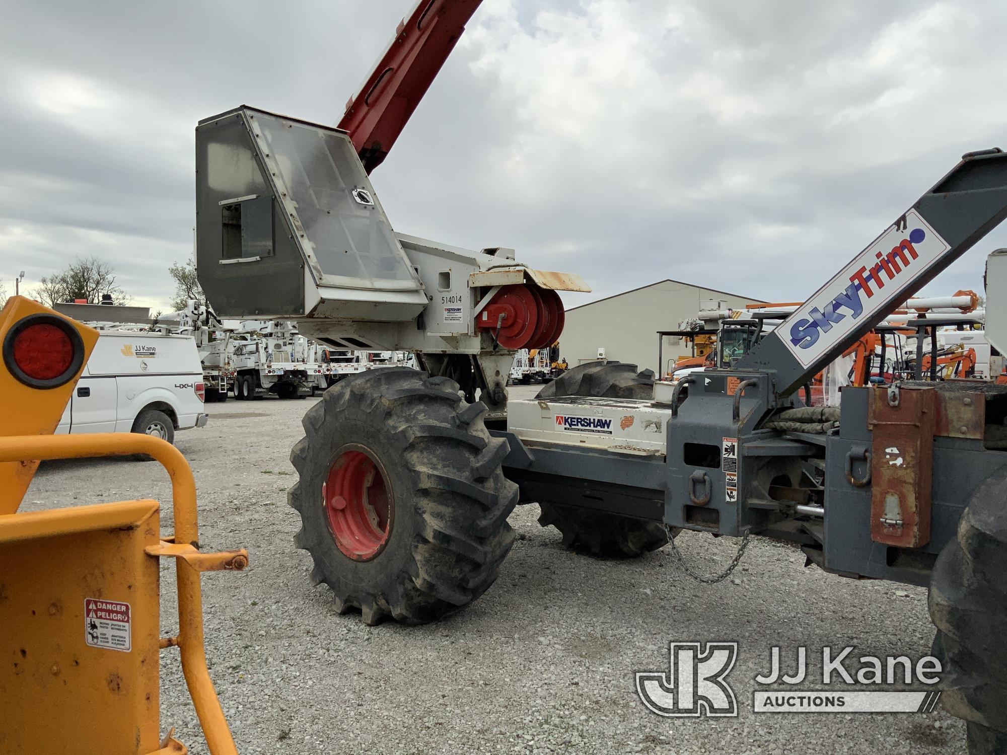 (Fort Wayne, IN) Kershaw SkyTrim 75X Articulating Rubber Tired Log Skidder Runs, Moves & Operates) (