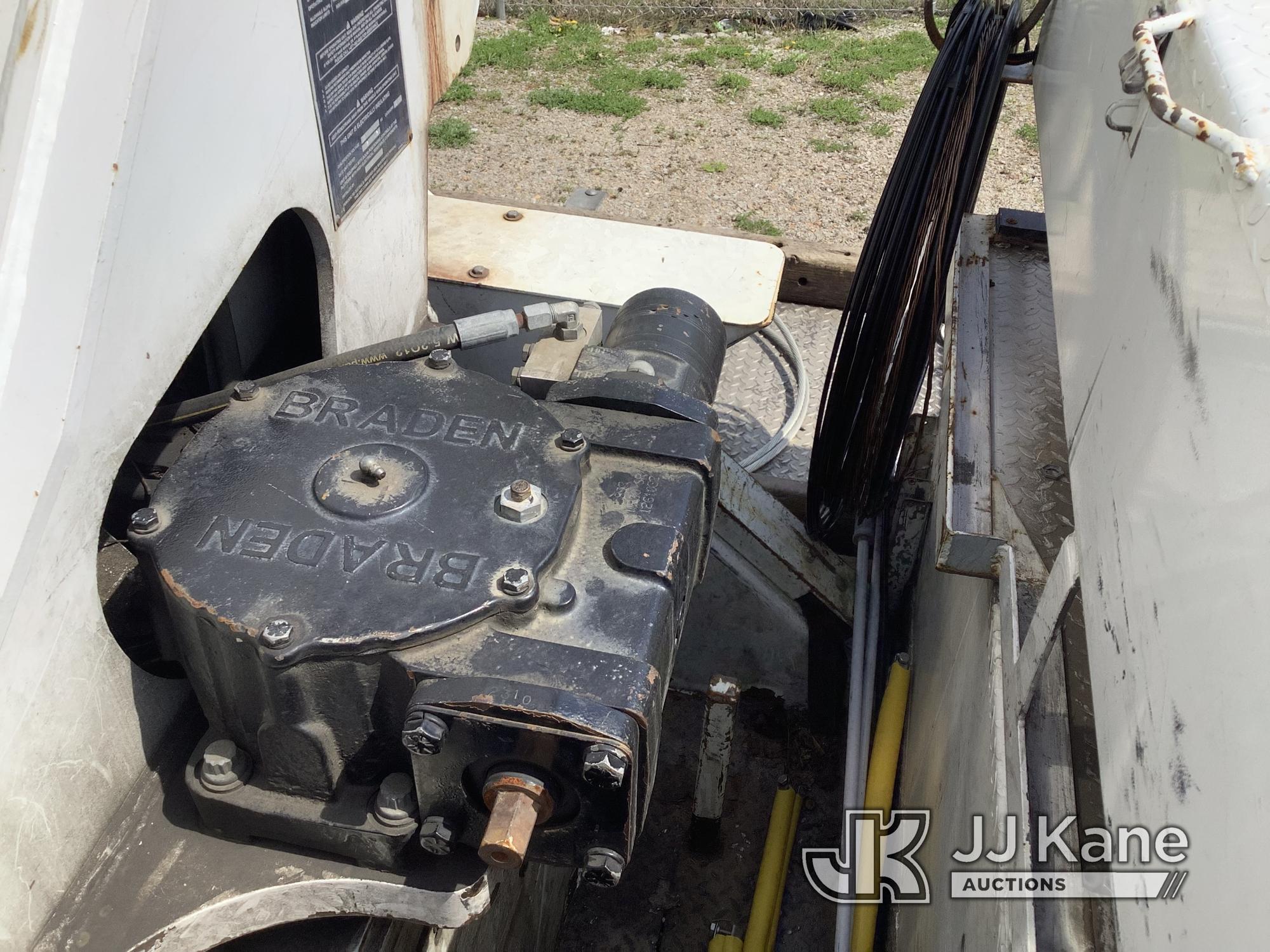 (Smock, PA) Altec AH-55E, Articulating & Telescopic Material Handling Bucket Truck rear mounted on 2