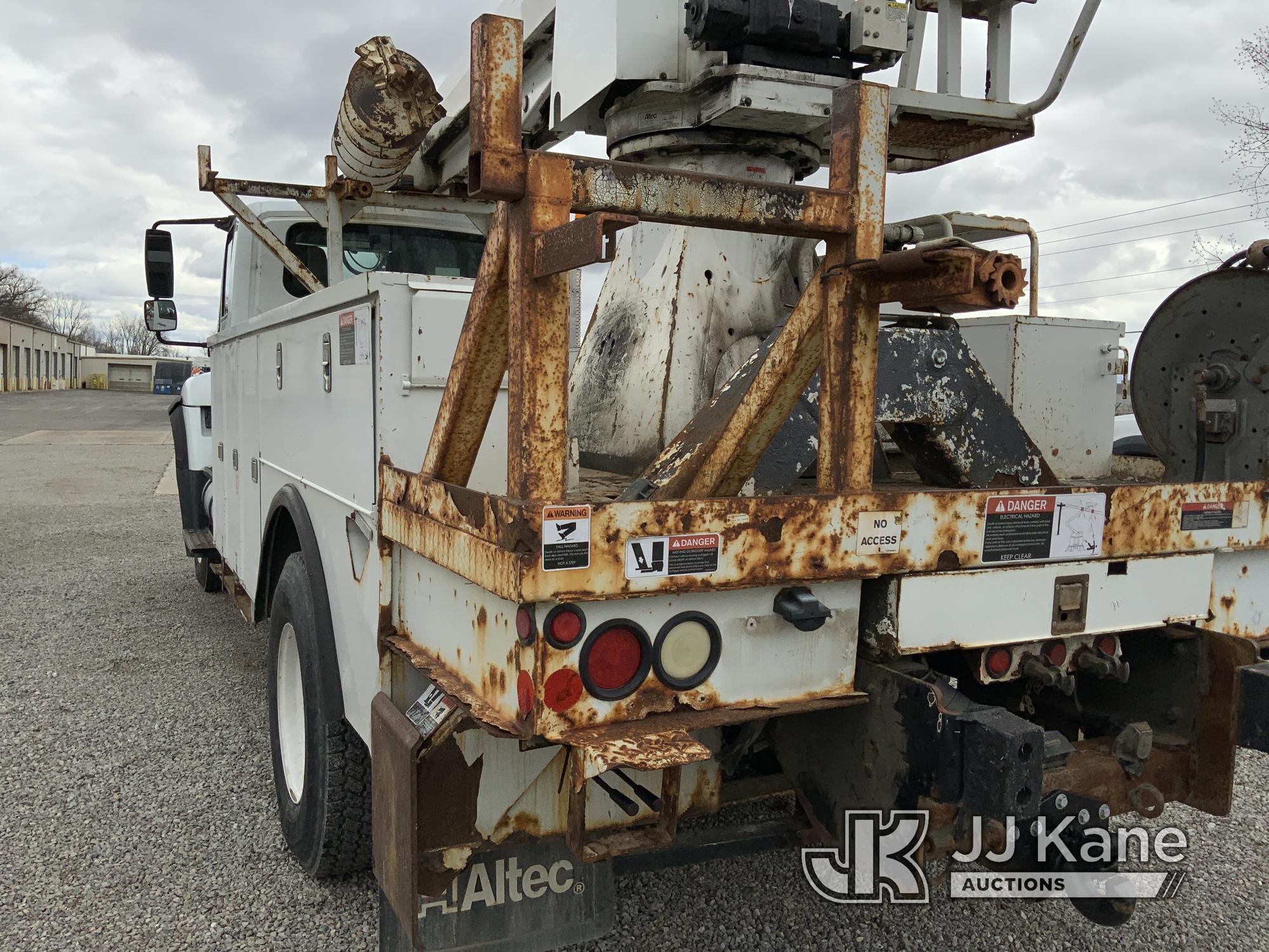 (Fort Wayne, IN) Altec DM47-TR, Digger Derrick rear mounted on 2012 International 7300 4x4 Utility T