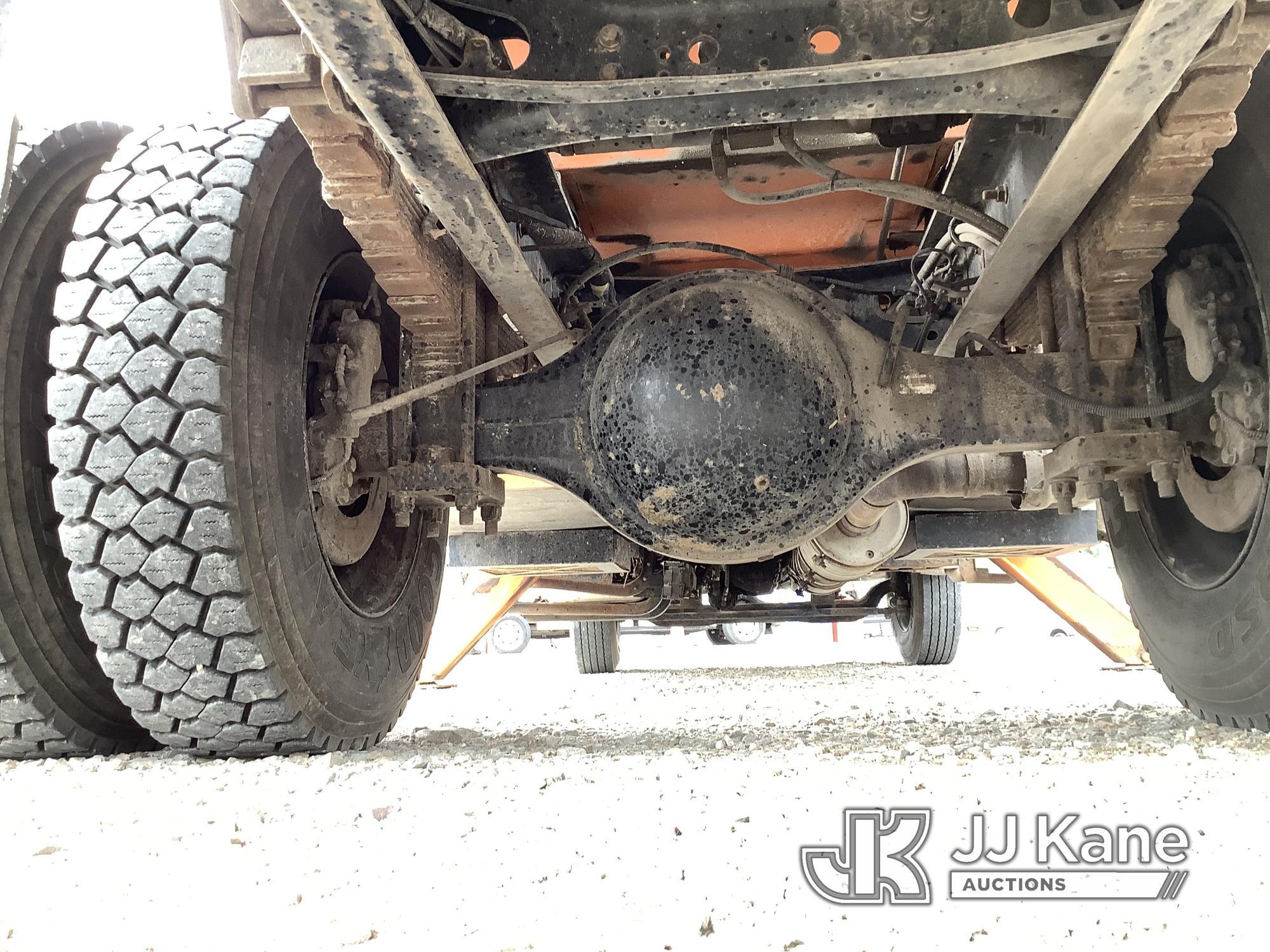 (Smock, PA) Altec LR760E70, Over-Center Elevator Bucket mounted behind cab on 2013 Ford F750 Chipper