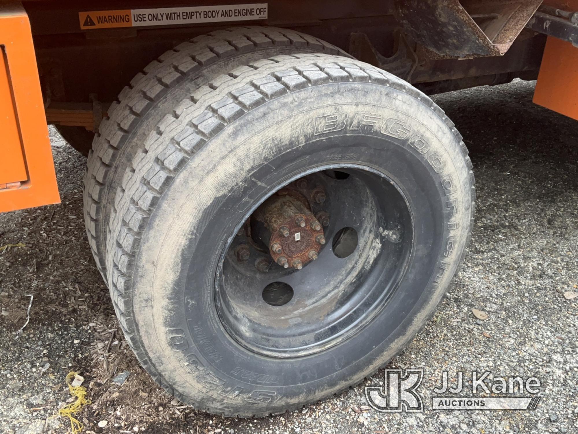 (Plymouth Meeting, PA) Altec LRV55, Over-Center Bucket Truck mounted behind cab on 2011 Ford F750 Ch