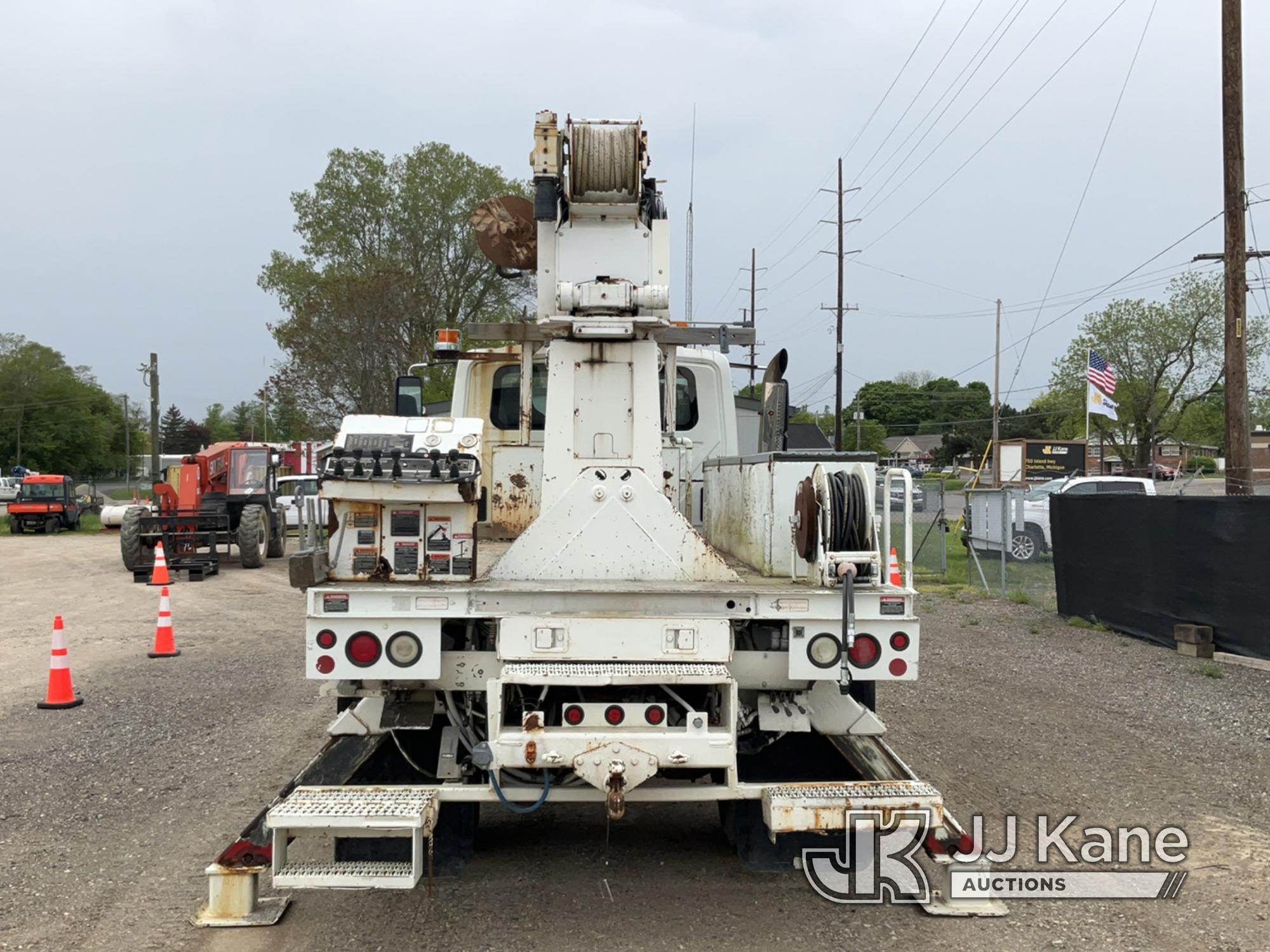 (Charlotte, MI) Altec D842-ATR, Digger Derrick center mounted on 2003 International 7300 4x4 Utility