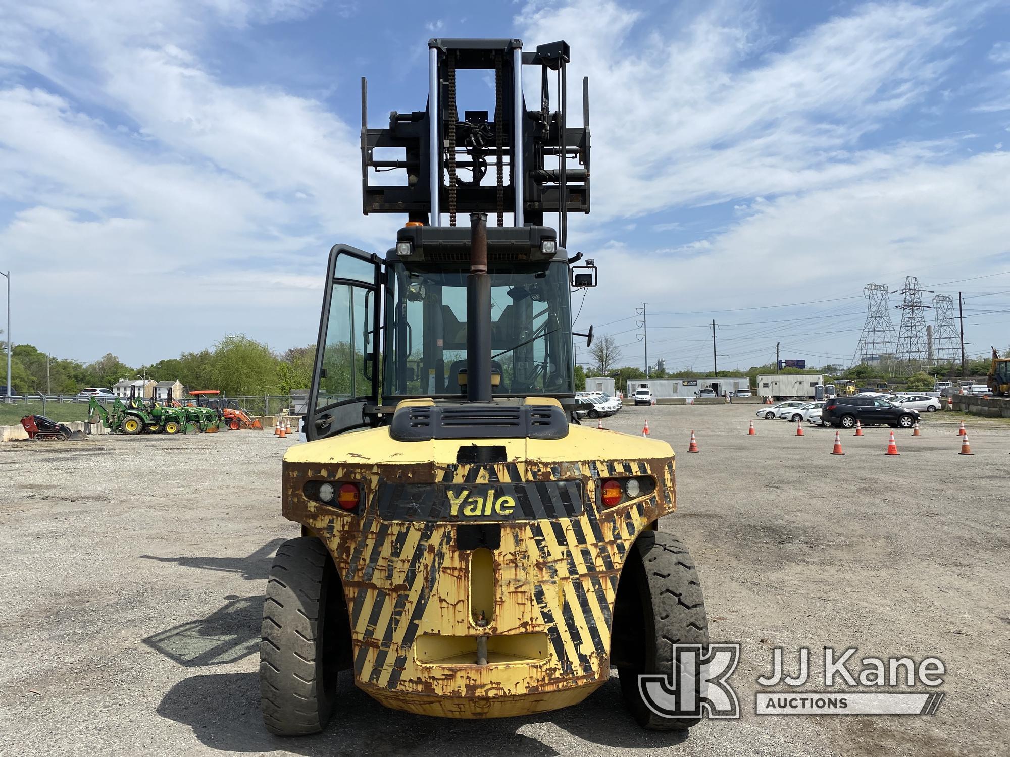 (Plymouth Meeting, PA) Yale GDP250DBECCV143 Pneumatic Tired Forklift Runs & Moves, Not Charging