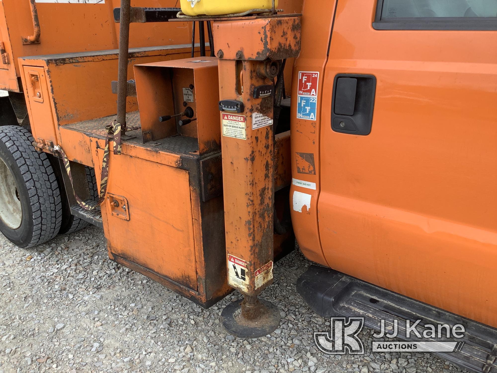 (Smock, PA) Versalift SST40EIH, Articulating & Telescopic Bucket mounted behind cab on 2015 Ford F55