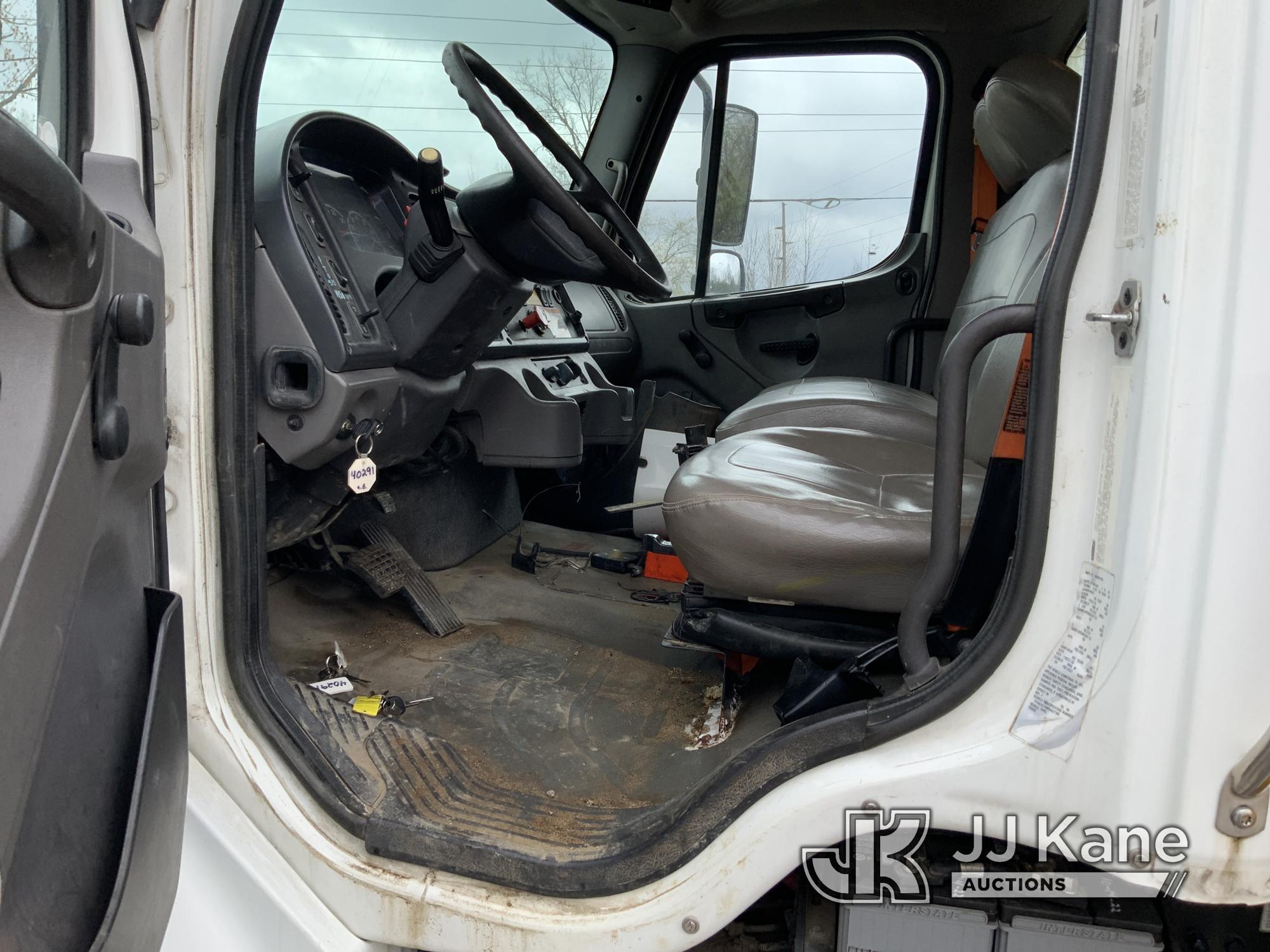 (Fort Wayne, IN) 2009 Freightliner M2 106 Enclosed Utility Truck Runs & Moves) (Back Door Will Not O