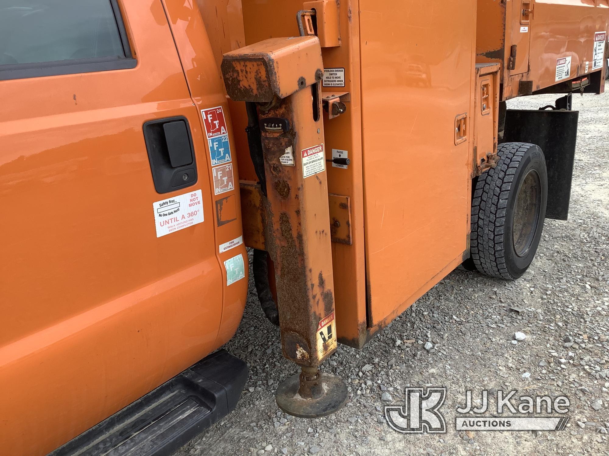 (Smock, PA) Versalift SST40EIH, Articulating & Telescopic Bucket mounted behind cab on 2015 Ford F55