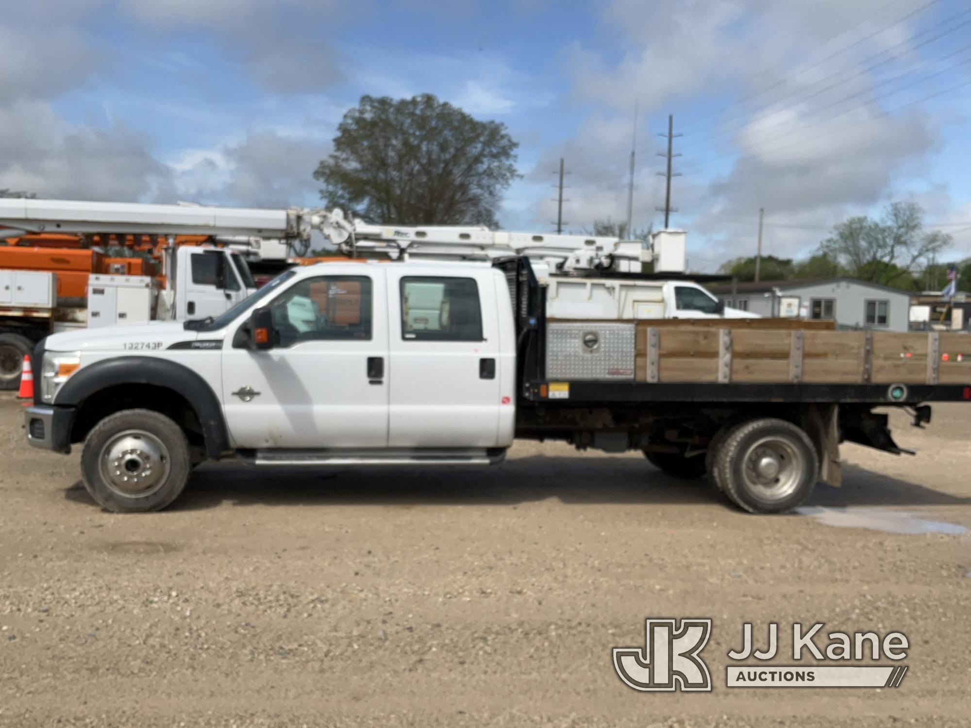 (Charlotte, MI) 2013 Ford F550 4x4 Crew-Cab Flatbed Truck Runs, Moves, Rust , Cracked Windshield