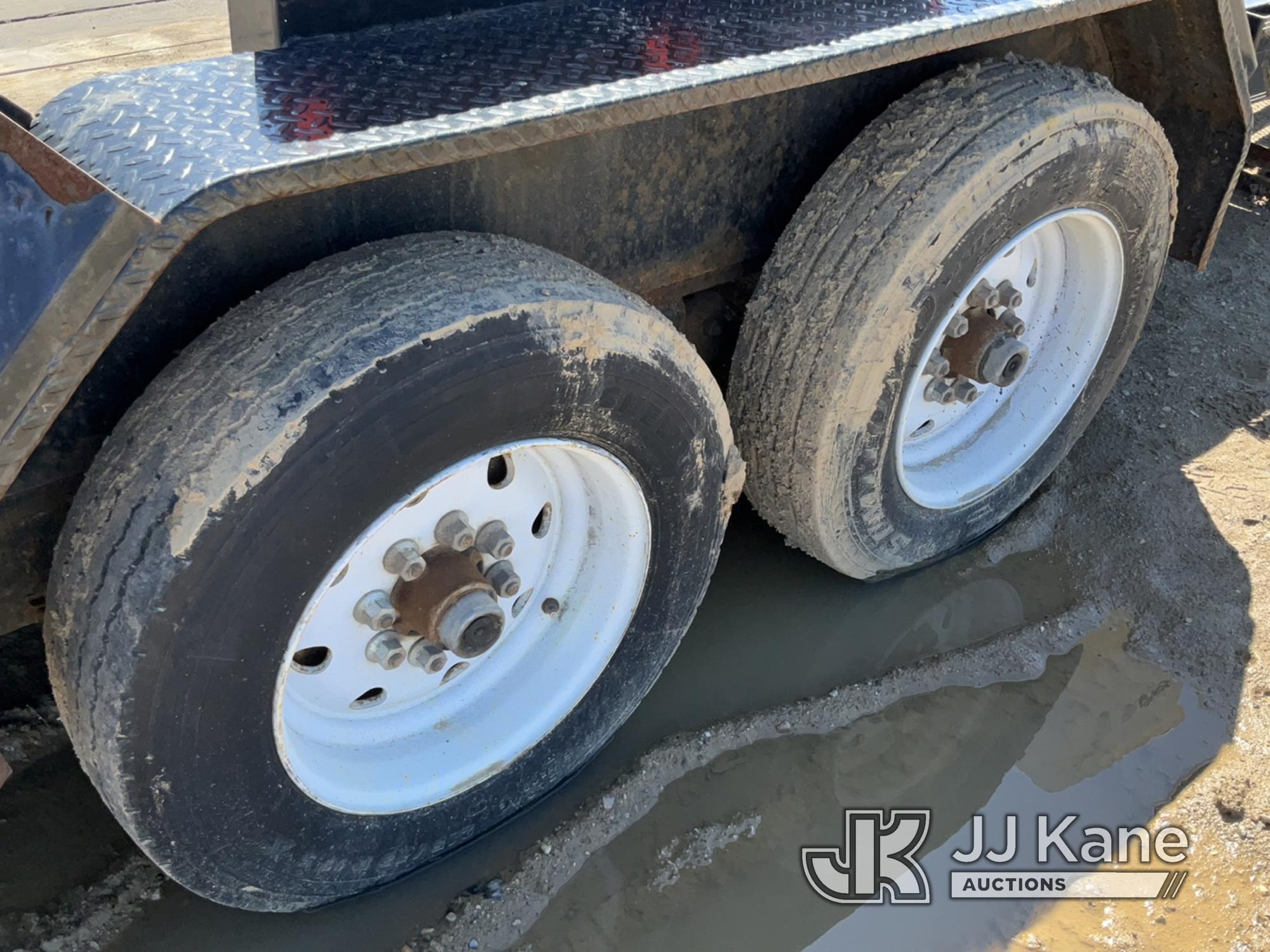 (Charlotte, MI) Altec AT37GW, Articulating & Telescopic Bucket mounted on 2017 Altec Crawler Back Ya