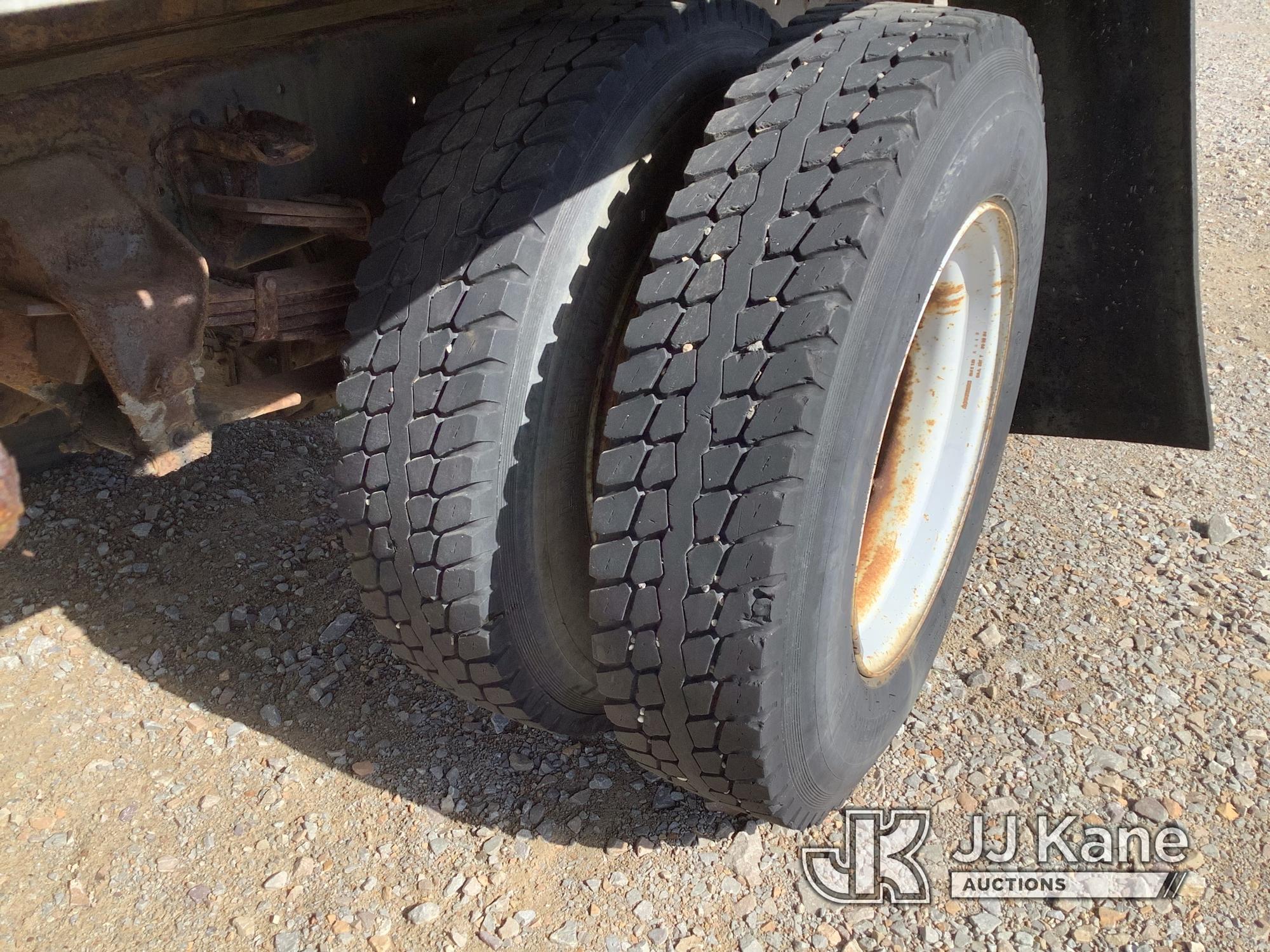 (Smock, PA) 1995 Ford F800 Flatbed Truck Not Running, Condition Unknown, Key Broken Inside Of Igniti