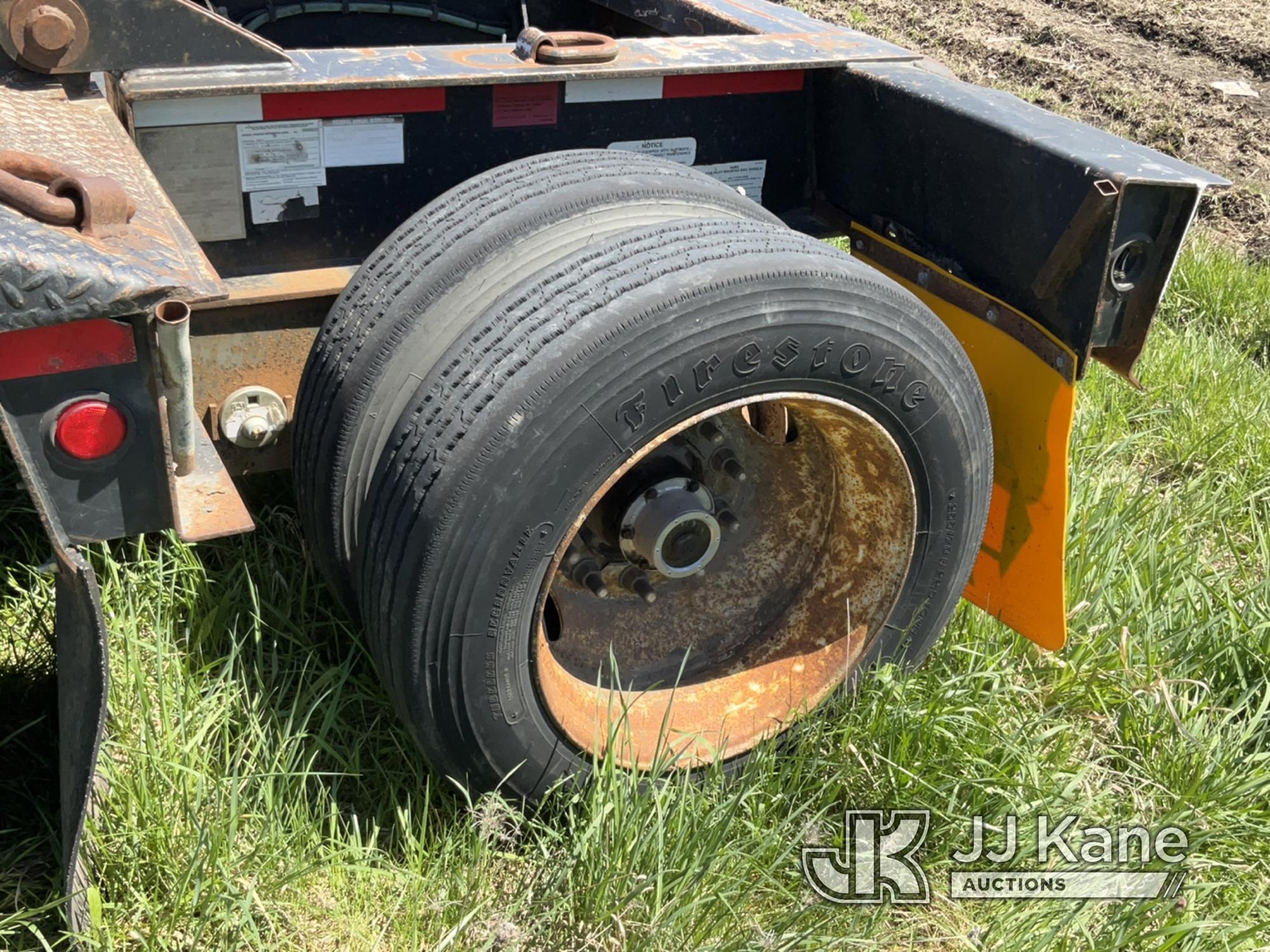 (Charlotte, MI) 1998 Fontaine Tri-Axle Ground Bearing Detachable Gooseneck Lowboy Trailer